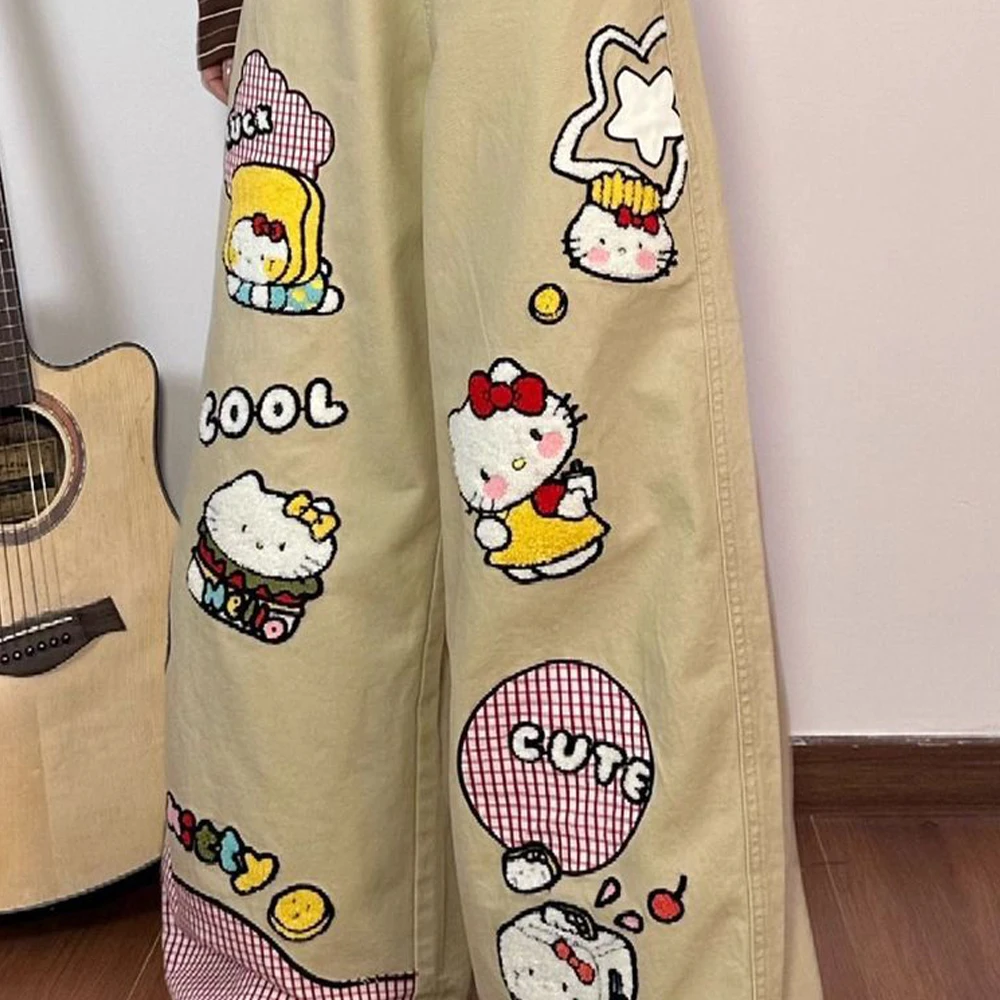 กางเกงยีนส์ลายการ์ตูน Hello Kitty สไตล์ยุค Y2K ปักลายแบบเรโทร ตัดต่อผ้า สำหรับผู้หญิง ไซส์ใหญ่ รุ่นใหม่ล่าสุดสำหรับฤดูใบไม้ร่วง กางเกงขายาวทรงหลวมขาบานสำหรับสาวๆ