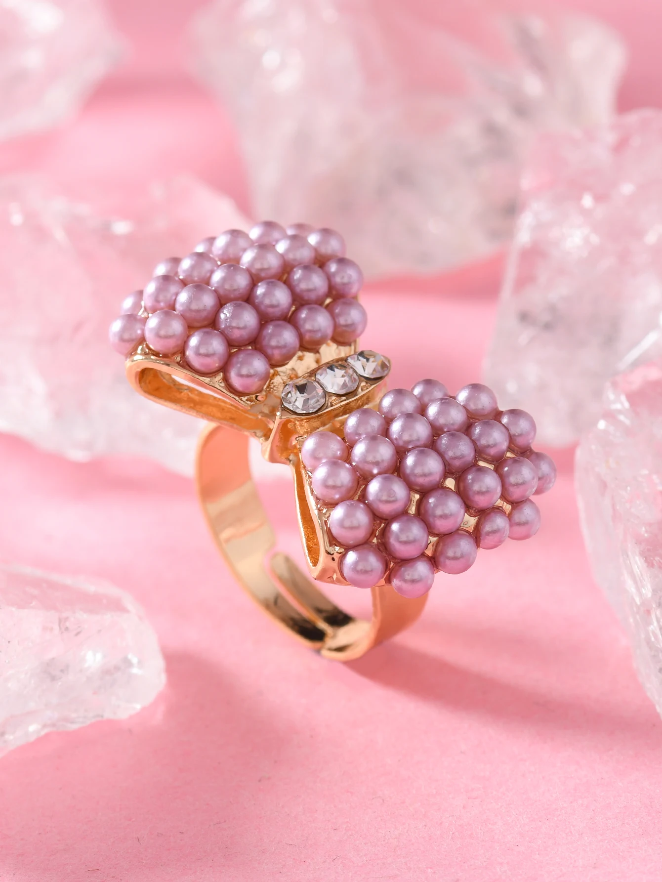A fashionable and personalized ring for women, creative and fashionable bow, with an open mouth inlaid with rhinestones, suitabl