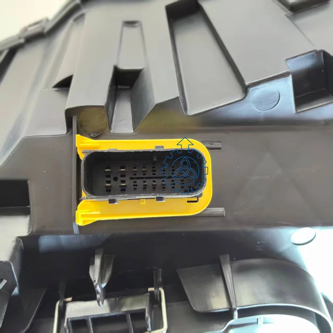 للمصباح الأمامي لشاحنة فولفو FMX، الجانب الأيسر، محرك اليد اليسرى، كهربائي، بدون مصدر ضوء OE: 23752821 23752823