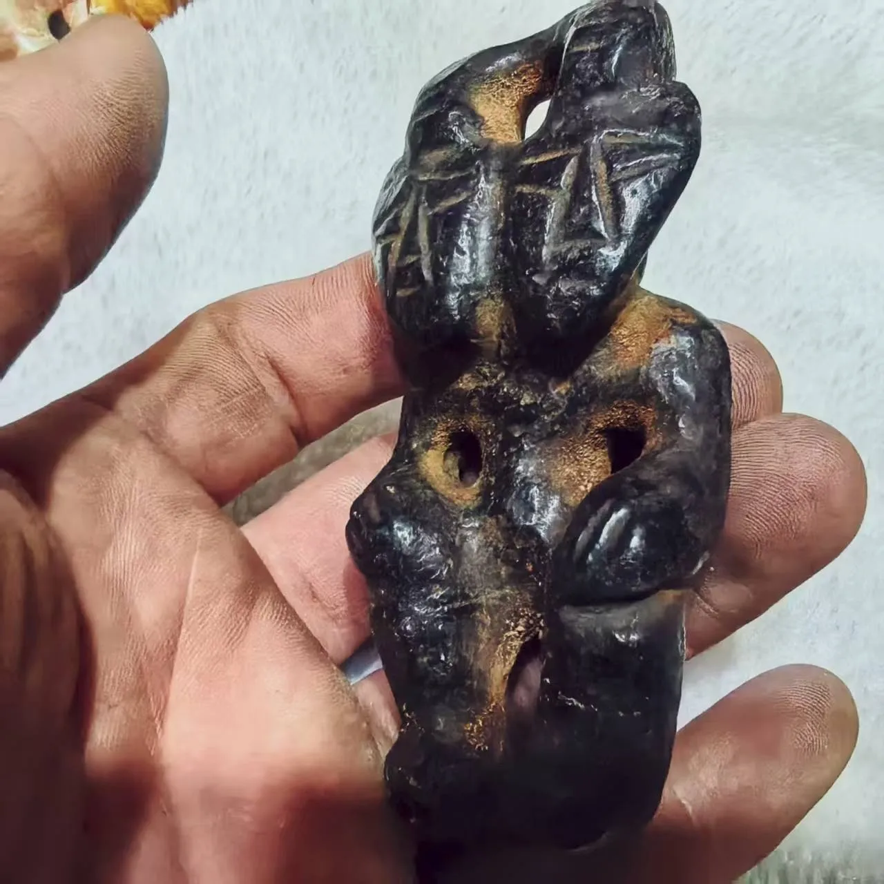 An unusual Double Headed Statue Pendant meteorite carving of Hongshan culture