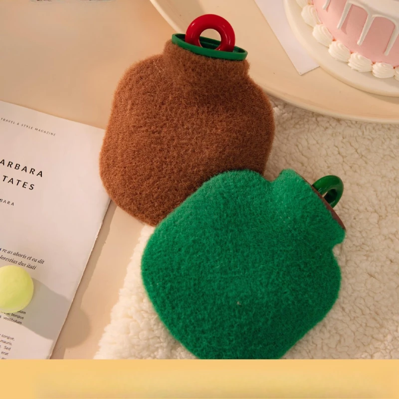 

2025 Новая популярная простая ретро-бутылка для горячей воды сохраняет тепло зимой, плюшевая сумка для теплой воды, портативная грелка для рук