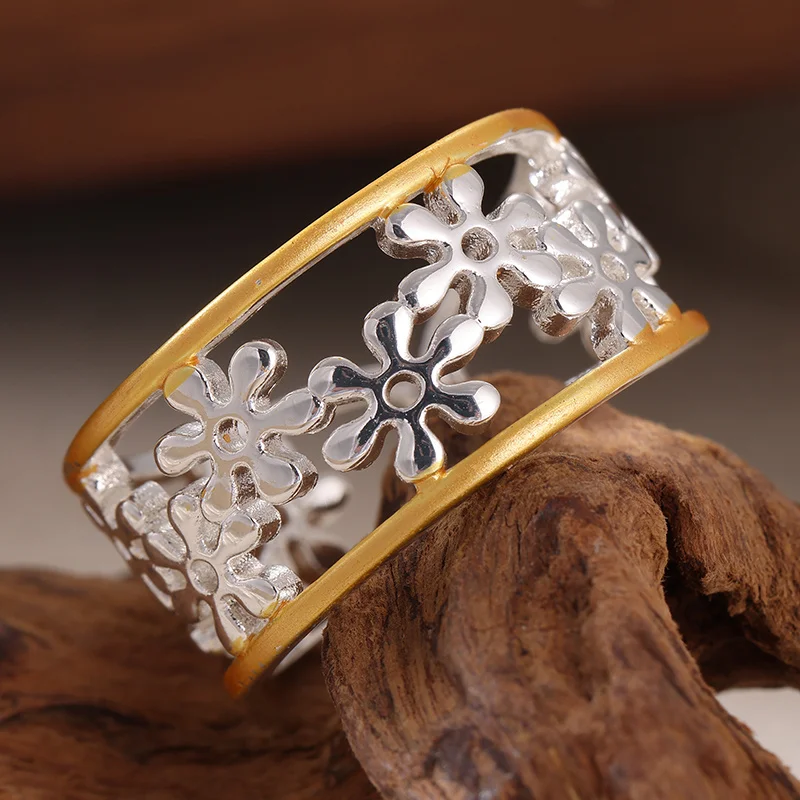 Fashion Flower Splicing Hollow Wide Face Ring Fresh Countryside Style Two Tone Design Ring Women's Fashion Jewelry Accessory