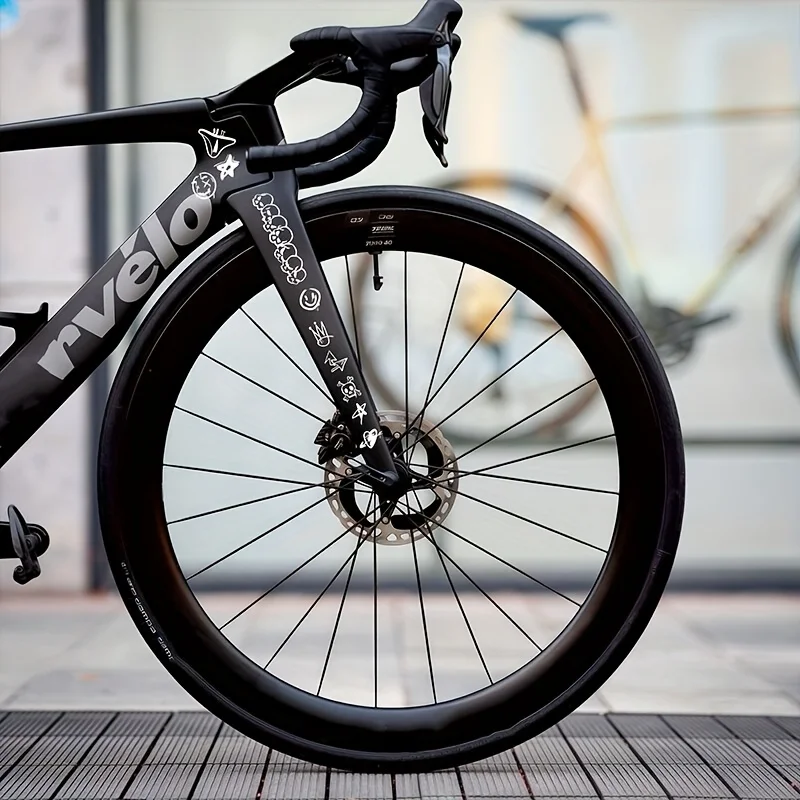 

Наклейки 2D, плоские, 24 шт./лист, с рисунком черепа, граффити, для самостоятельной установки, защитные наклейки для рамы велосипеда - мультяшная защитная пленка для вилки горного велосипеда