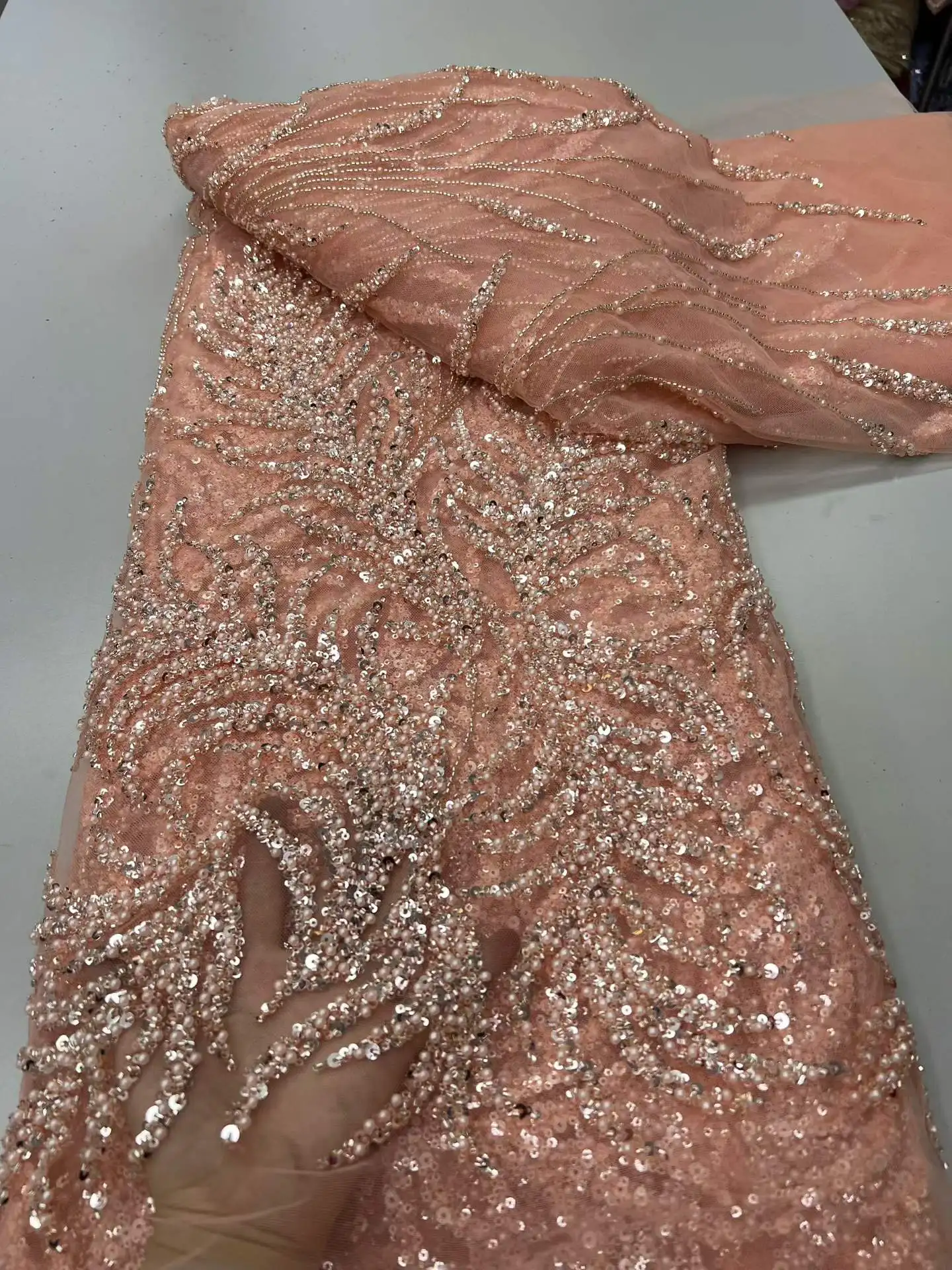 

2026 New Desig African Lace Fabric French Bridal Heavy Beaded Sequins Lace Fashion Nigerian Tulle Lace Fabric Party Dress Sewing