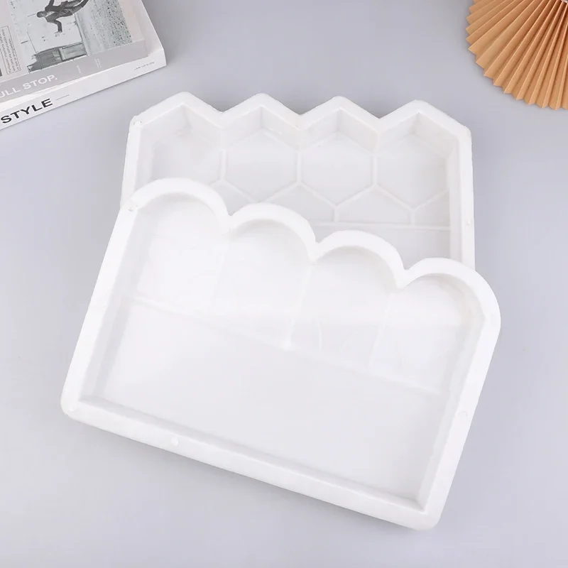 

Garden Edging Fence Concrete Molds Reusable DIY Garden Brick Mold For Fish Pond Backyard Patio Garden Decoration