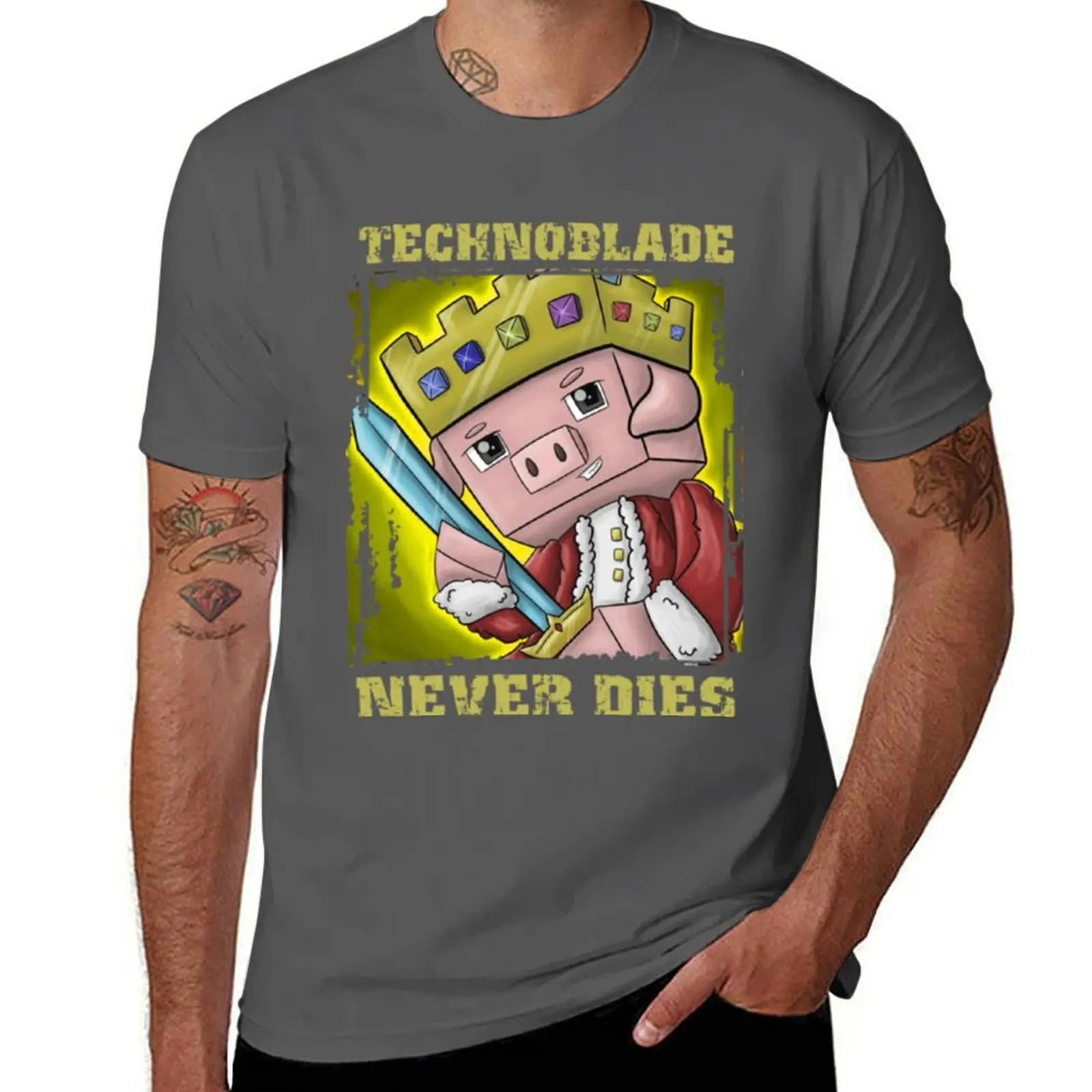 

Dies Never Vintage Technoblade Funny T-Shirt Minimalist Casual Short Sleeve Top