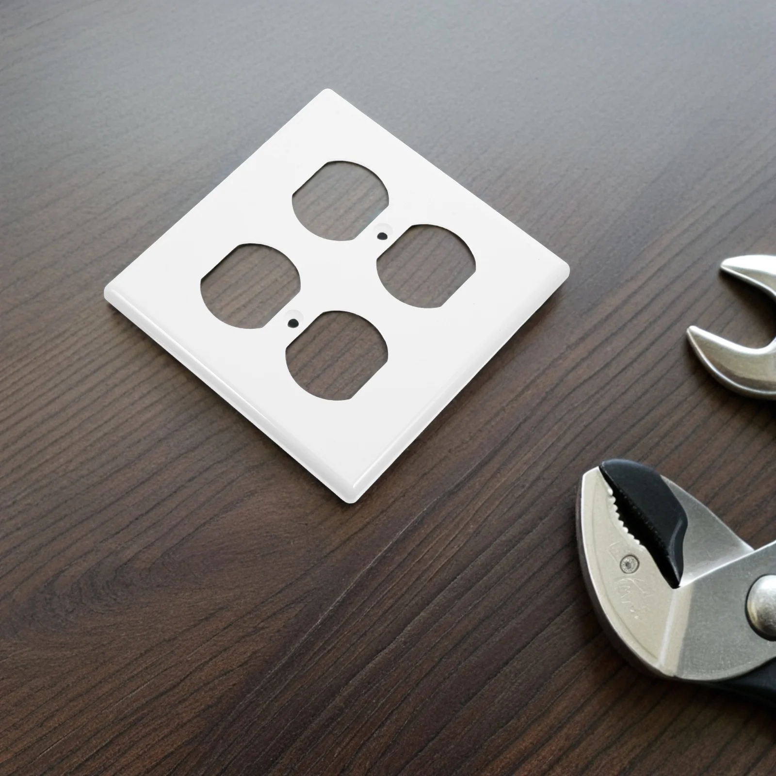 

4pcs Wall Plate Outlet Covers 4-Gang Flame Retardant Pc Material Scratch Resistant Decorative Switch Plates For Living Room