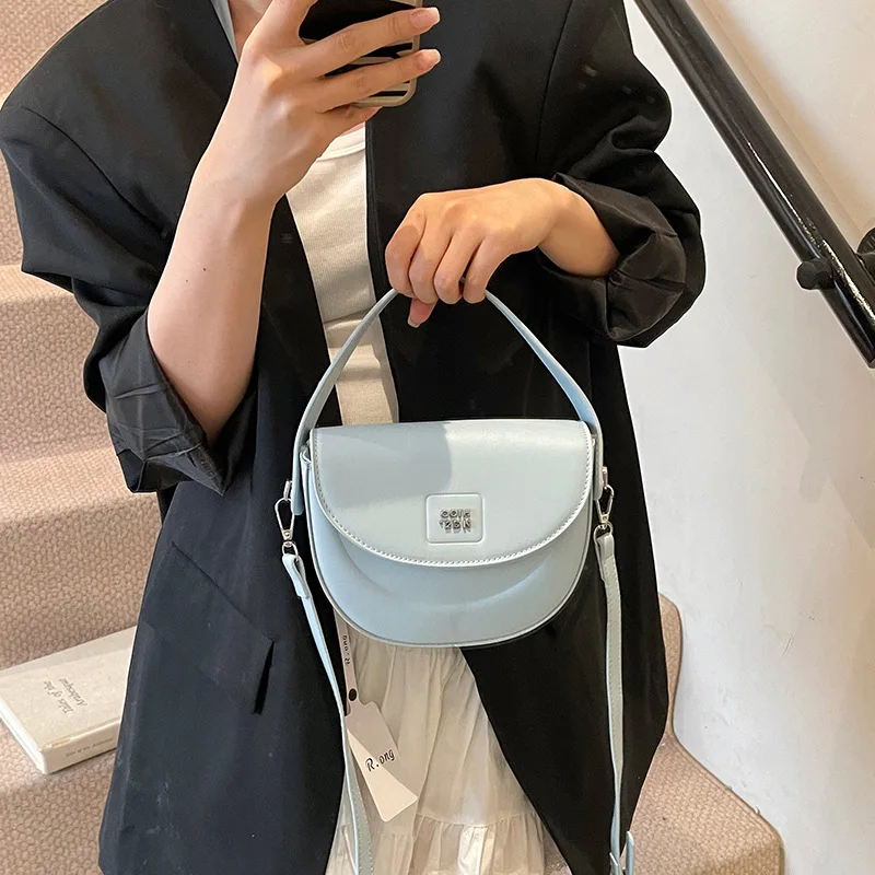 

‌ Корейская и японская трендовая сумка через плечо 2025, женская квадратная сумка-мессенджер во французском стиле, минималистичный черный кошелек с усовершенствованной текстурой ‌