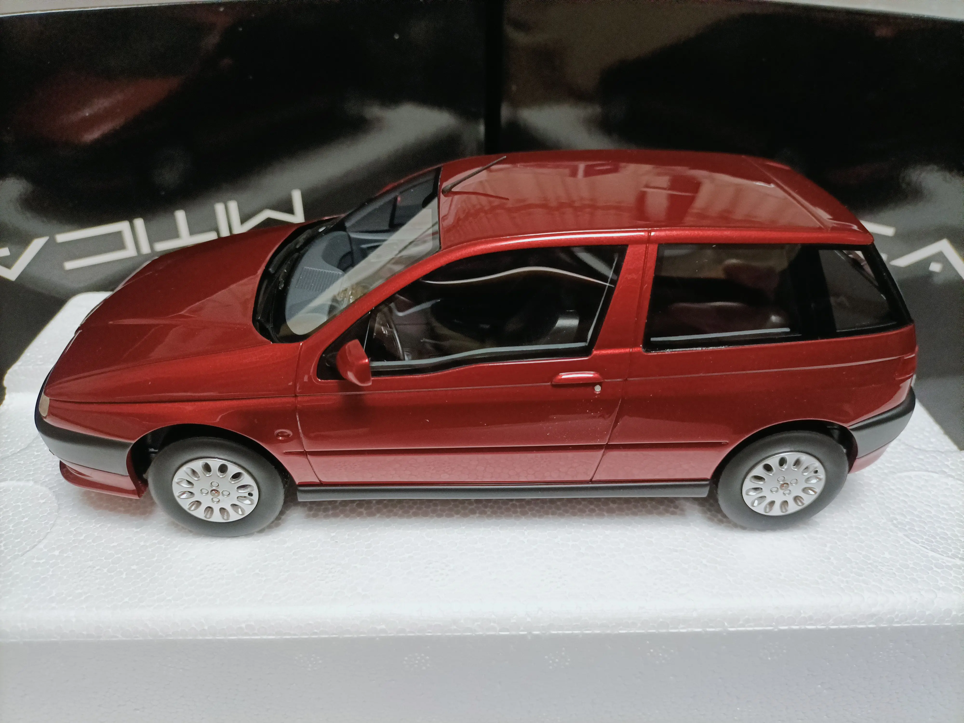 Alfa Romeo 145 1.7 16V 1995 Rojo MITICA