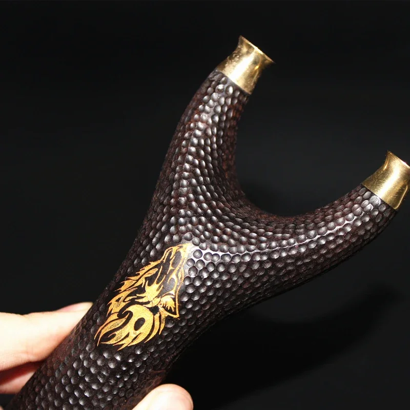 Giocattoli in legno con elastici