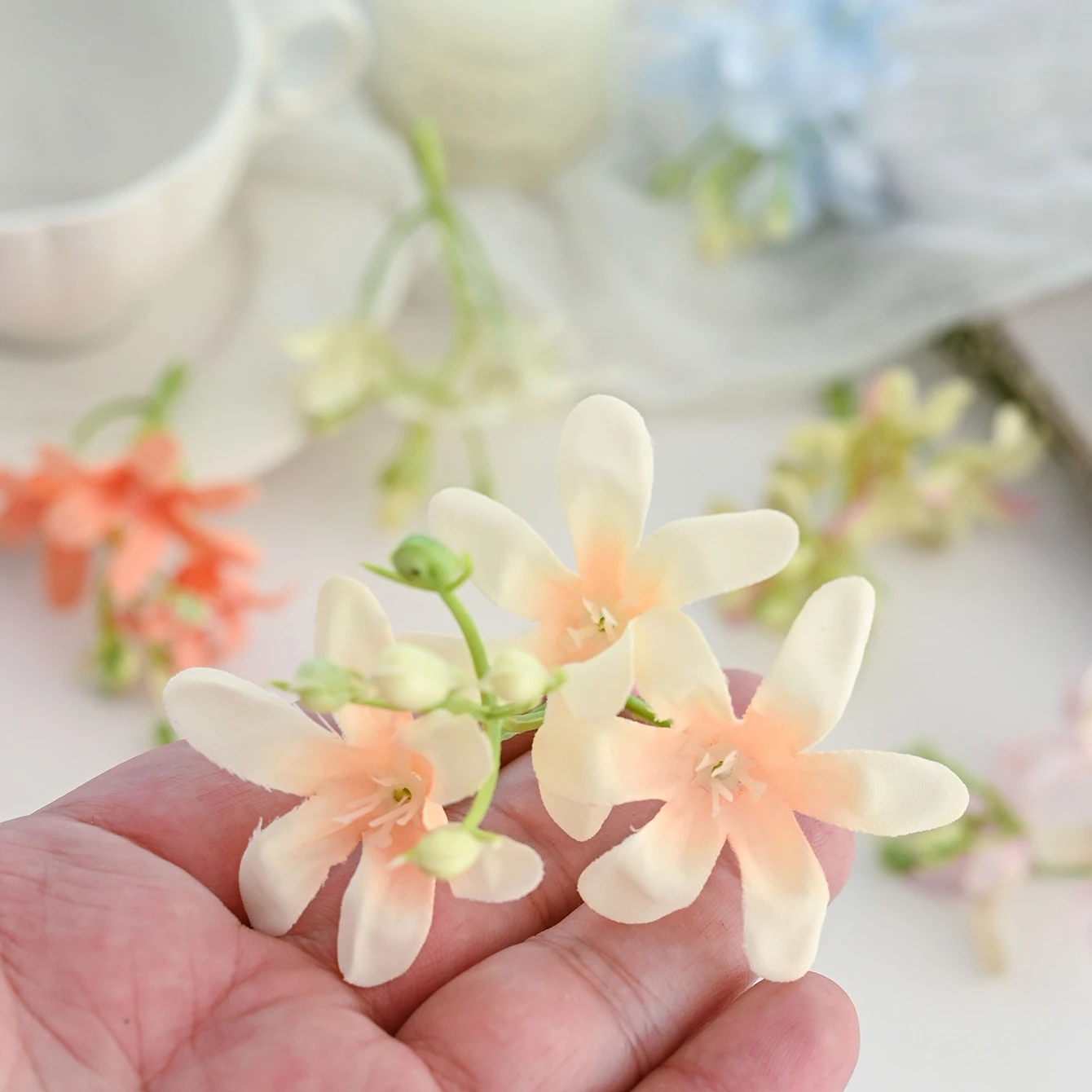 50/100 Stück Künstliche Blumen Günstige Seidenblumen für Zuhause, Hochzeit, Kranz, Dekoration, Weihnachtsbaum, DIY-Geschenke, Süßigkeitenbox, Scrapbooking, Basteln – Detail 3