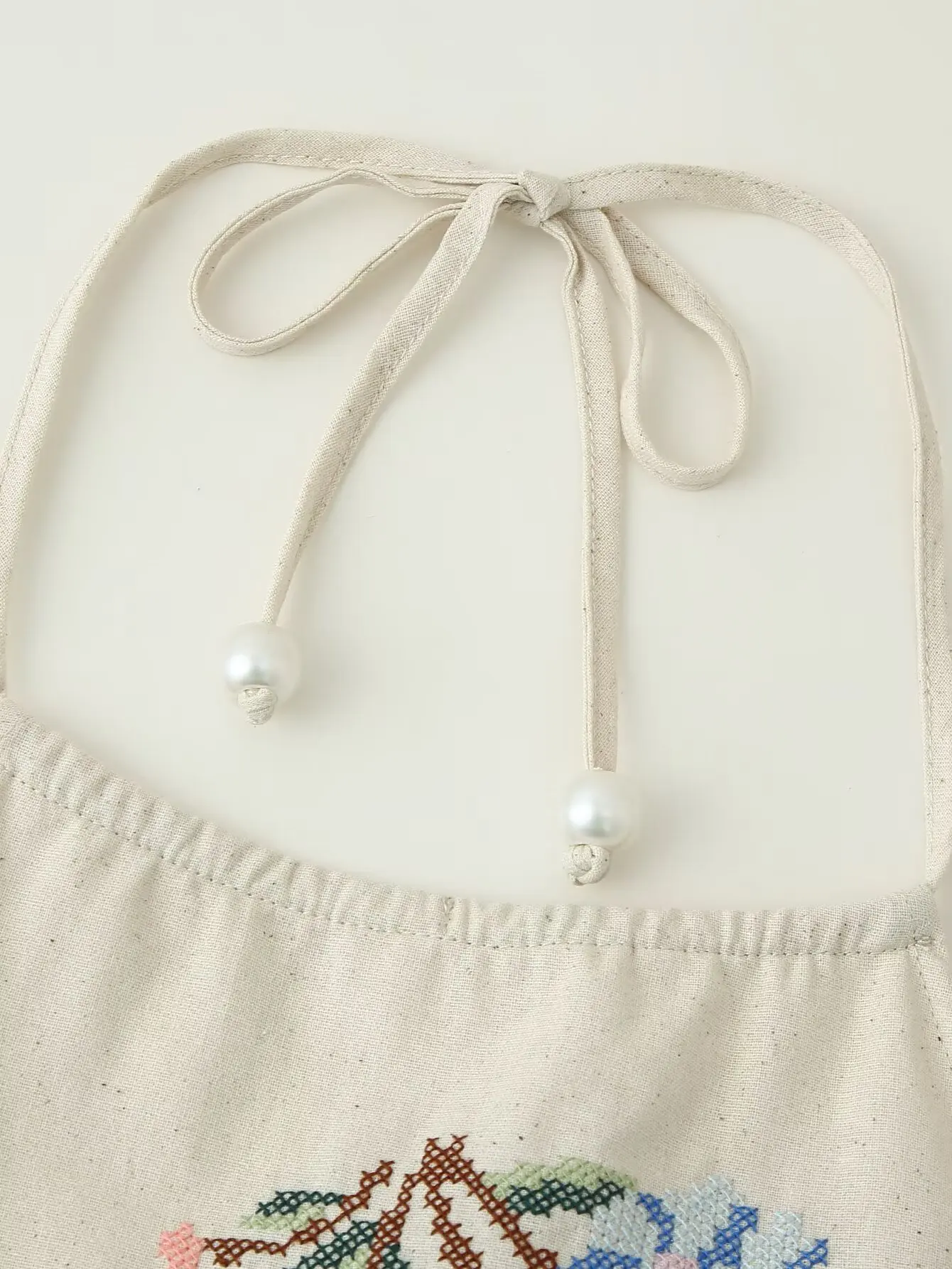 Nieuwe zomercollectie Damesmode Casual Veelzijdige Vintage Halter Hals Bloemen Geborduurde Top met Stropdas aan de achterkant