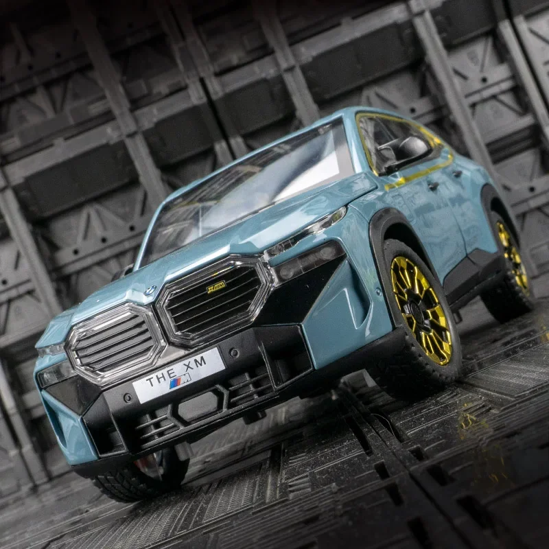 1:24 BMW XM liga modelo de veículo off-road coleção de ornamentos de carro menino brinquedo porta e capô porta-malas podem ser abertas.