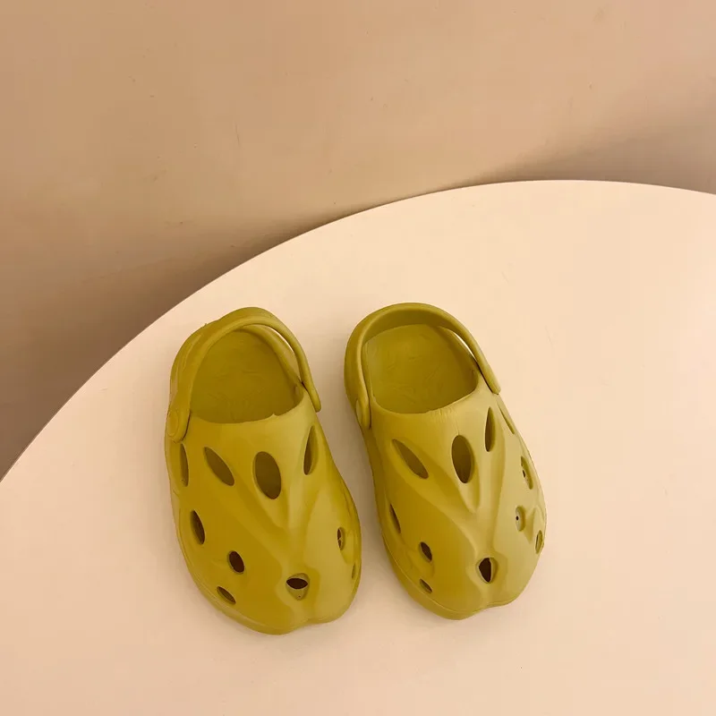 Sepatu anak-anak, sepatu anak-anak Musim Panas 2024, baru modis anak laki-laki dan perempuan EVA sepatu pantai bayi Non-slip modis kasual sandal Slip-on