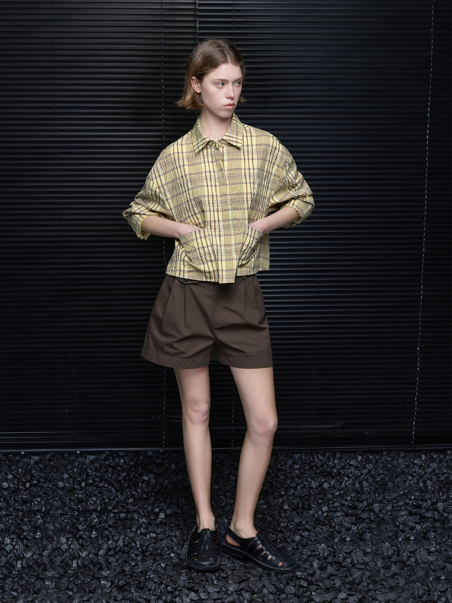 

Женская модная укороченная рубашка в клетку с длинным рукавом и отложным воротником, из смесового хлопка и полиэстера, в уличном стиле