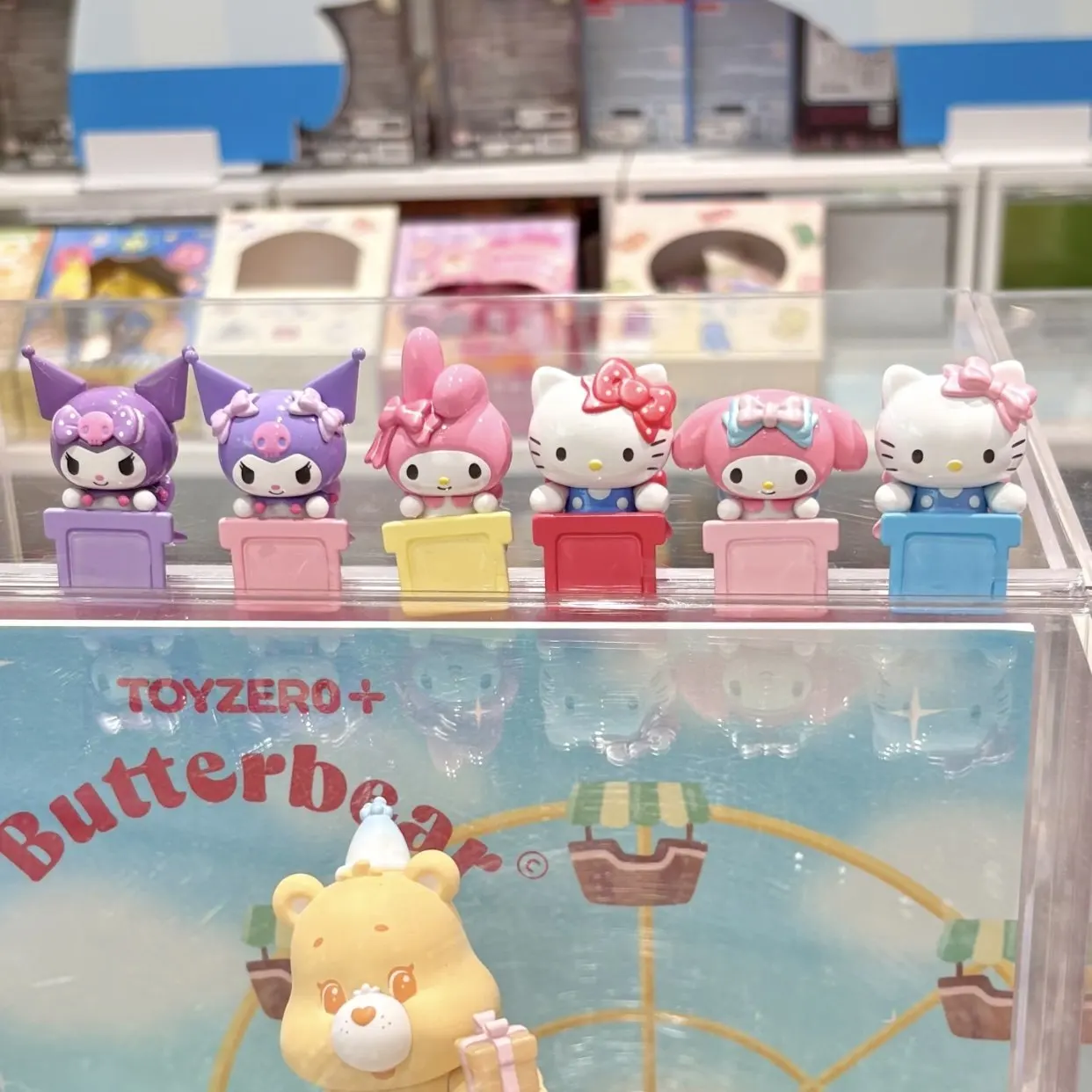 

Authentic Sanrio Hello Kitty My Melody Kuromi Blind Box Mini Figure Cute Bowknot Lying Phone Case Sticker Decorations Girls Gift