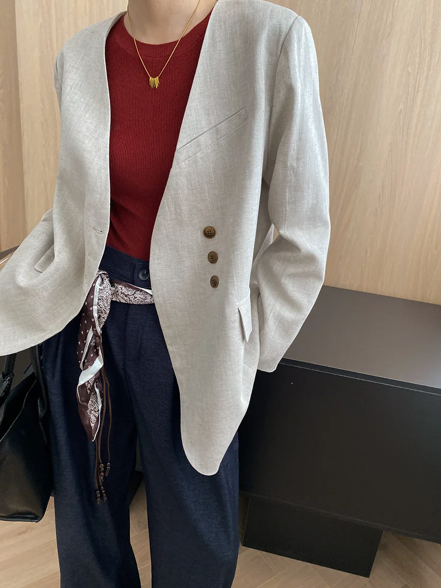 

Minimalist silhouette, collarless temperament, commuter suit jacket