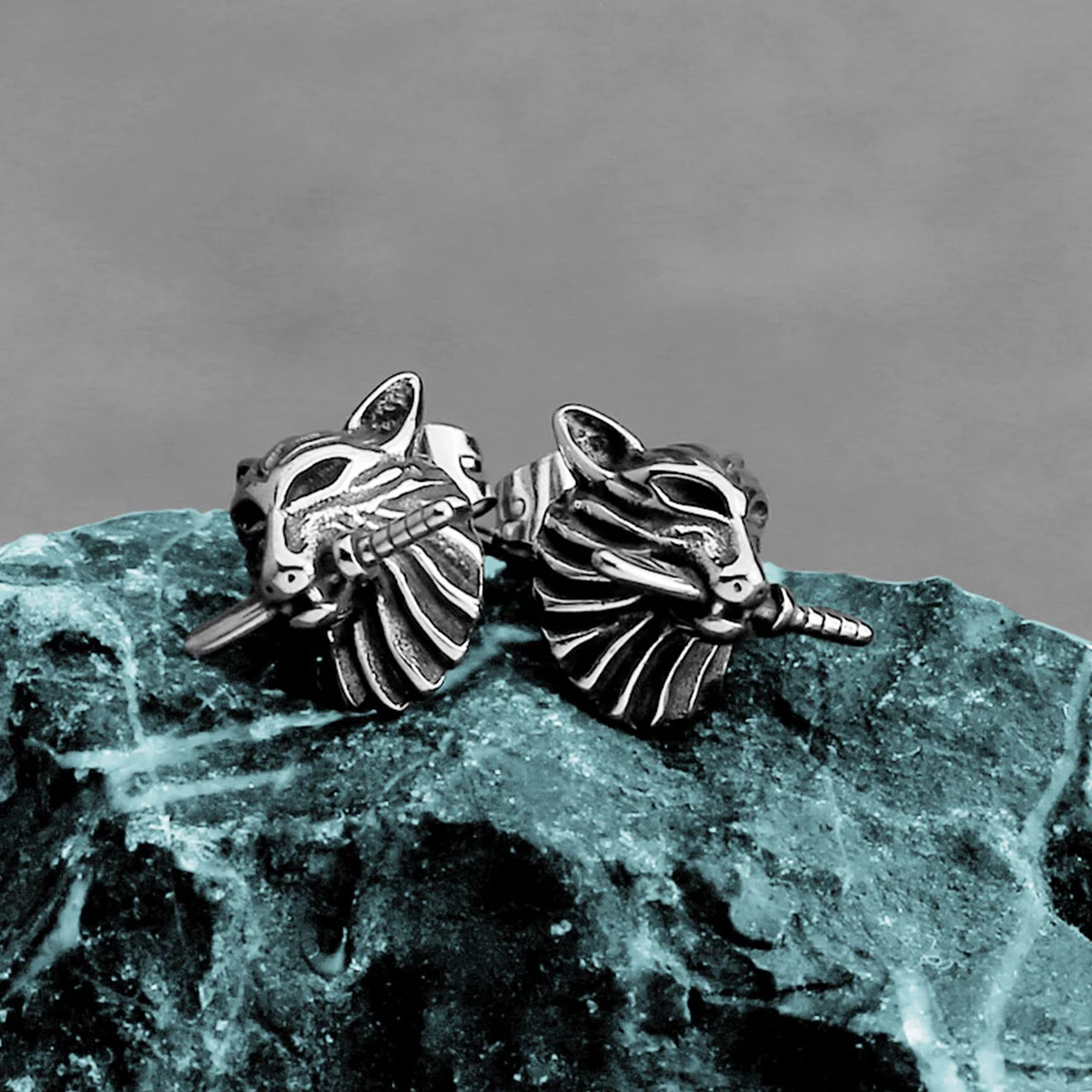 Hip-hop Animal Wolf Dagger Stud Earrings for Men Stainless Steel Fashion Viking Amulet Earrings Vintage Punk Jewelry Wholesale