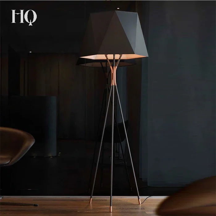 D-18 Modern Luxury Black / White Metal Fabric Shadelamp Large Floor Lamp To Add Atmosphere To The Living Room