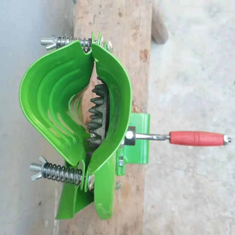 Hand Crank Corn Thresher Mini Manual Corn Sheller Household Maize Kernel Remover Farm Grain Peeling Tool