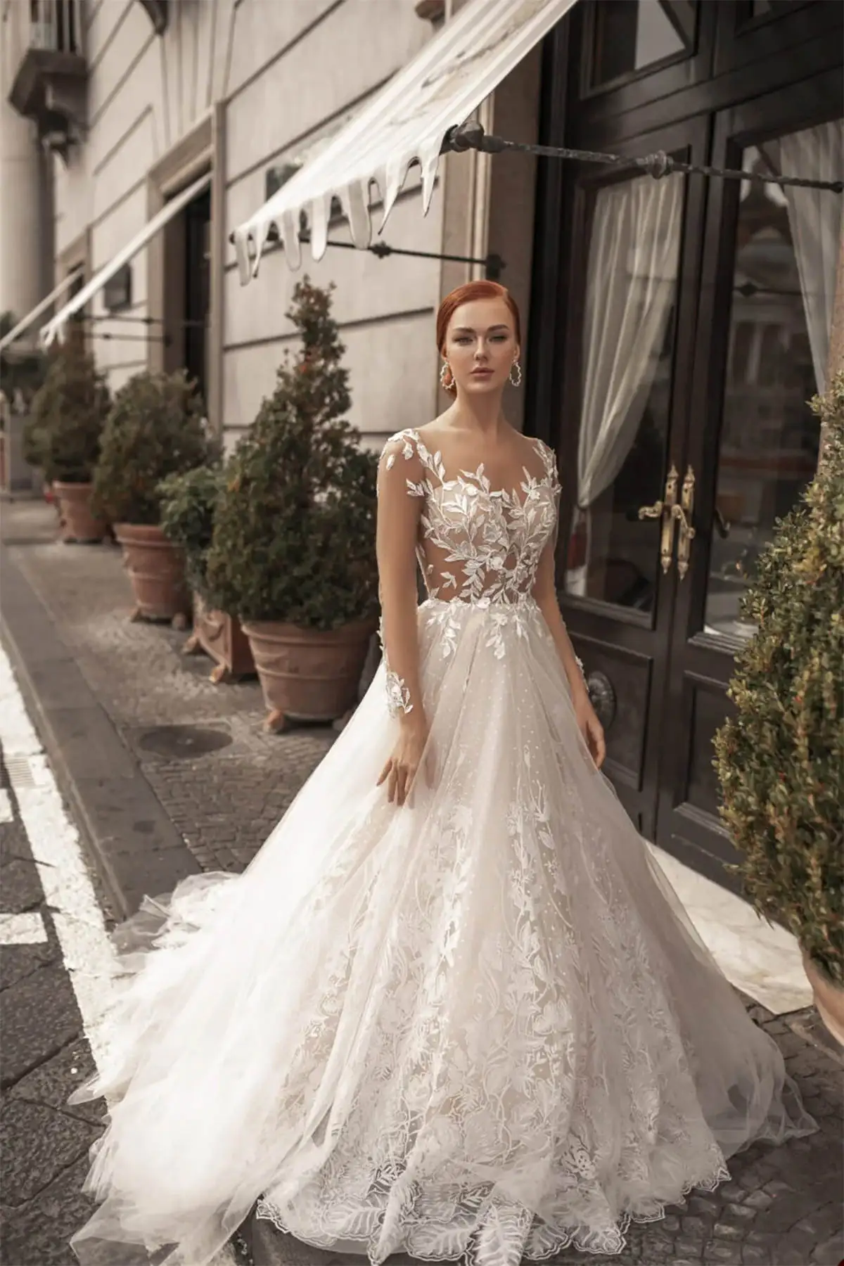 Elegant A Line Wedding Dresses Handmade Appliques Lace Long Sleeve Zipper Bridal Gown Sweep Train Vestido De Noiva Customized
