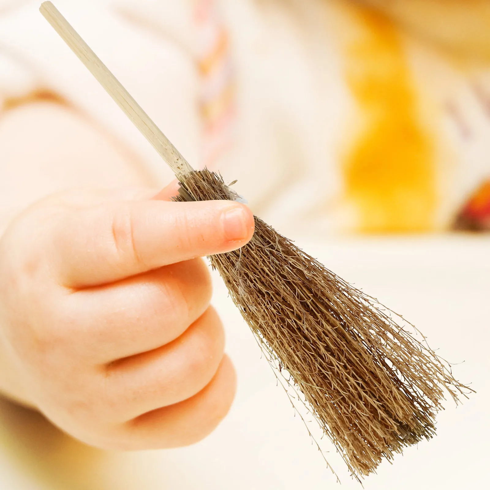 

Mini Witch Broom 5Pcs Set Decorative Hand Woven Broom Prop for Cosplay Party Dollhouse Decor Lovely Halloween Costume Accessory