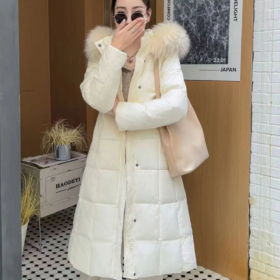 

2025 Fashion Winter New Women's Down Jacket Commuting Slim Fit Hoodie 90% White Duck Down Jacket