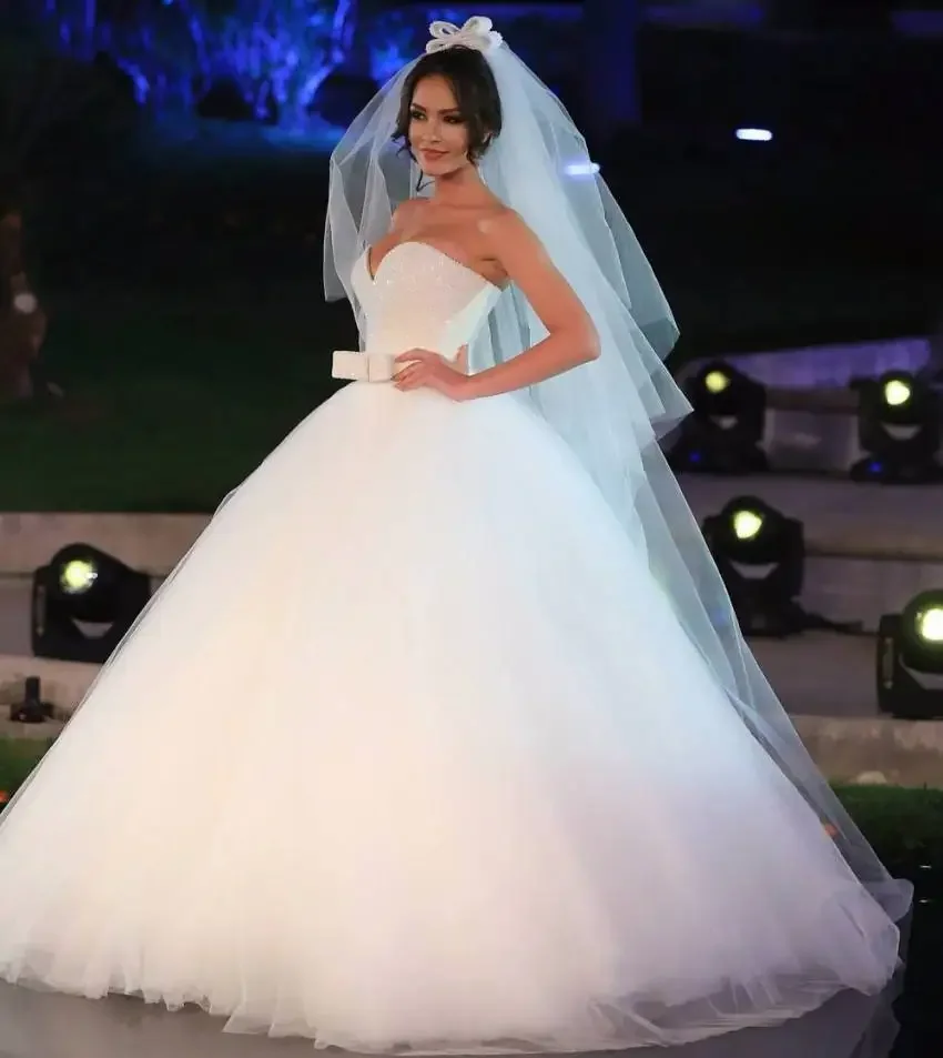 Customized Saudi Arabia Crystal Beaded White Ball Gown Puffy Princess Wedding Dress Plus Size Western Bride