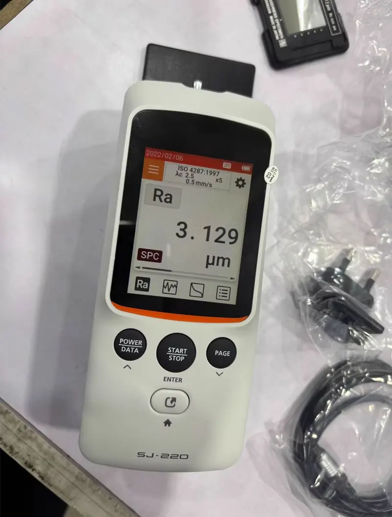 Brand new SJ-220 Surftest Portable Surface Roughness Tester 0.75mN 178-741-11 One-year warranty