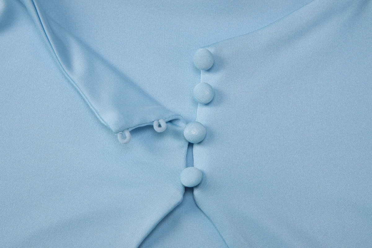 Hugcitar Modisches, einfarbiges, kurzärmliges, mit Knöpfen und Aussparungen verziertes, sexy Crop-Tanktop für den Sommer – Damen-Outfit für Streetwear, Party, Club, Y2K – Detail 6