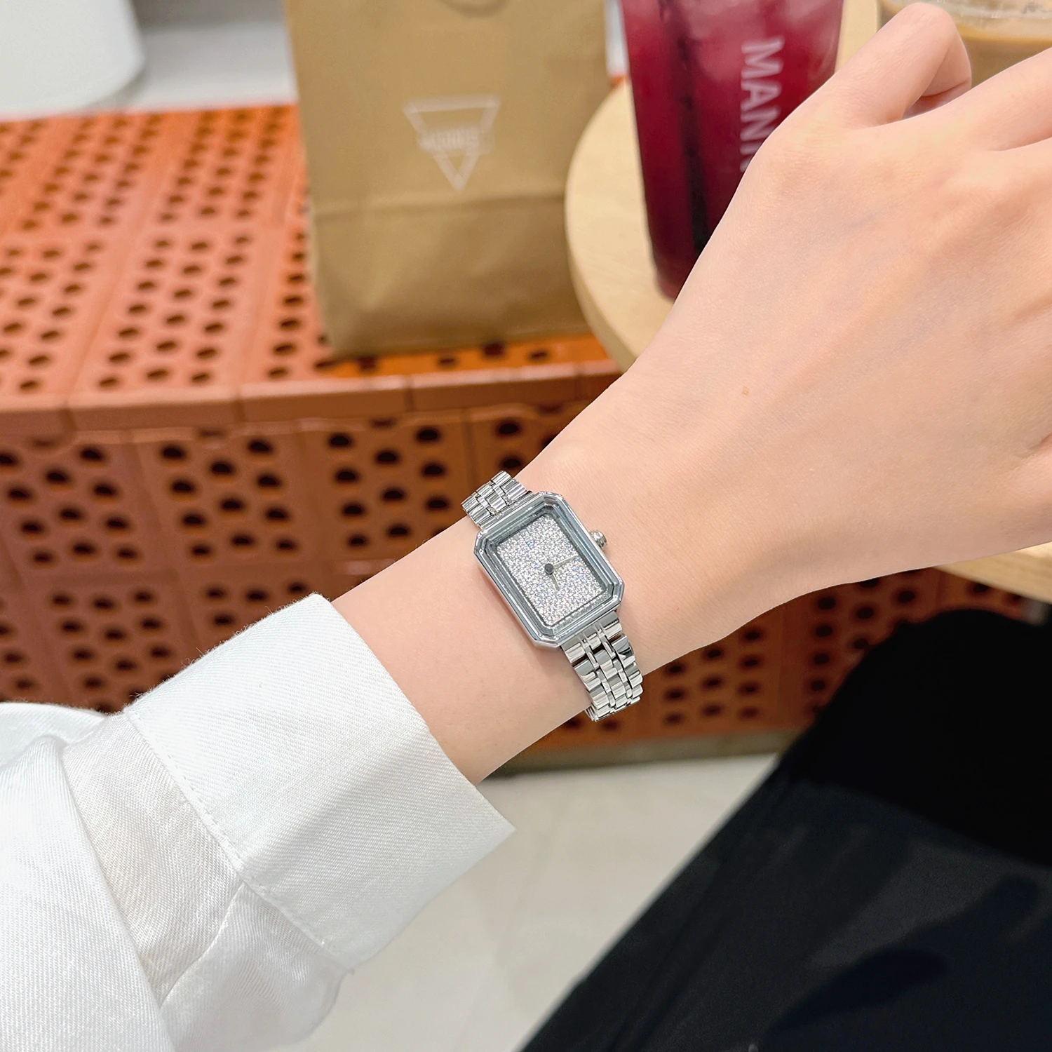 Top Brand Luxury Women's Full Diamond Watch Personalized Full Diamond Dial Fashion Quartz Watch Simple Casual Women's Gift Watch