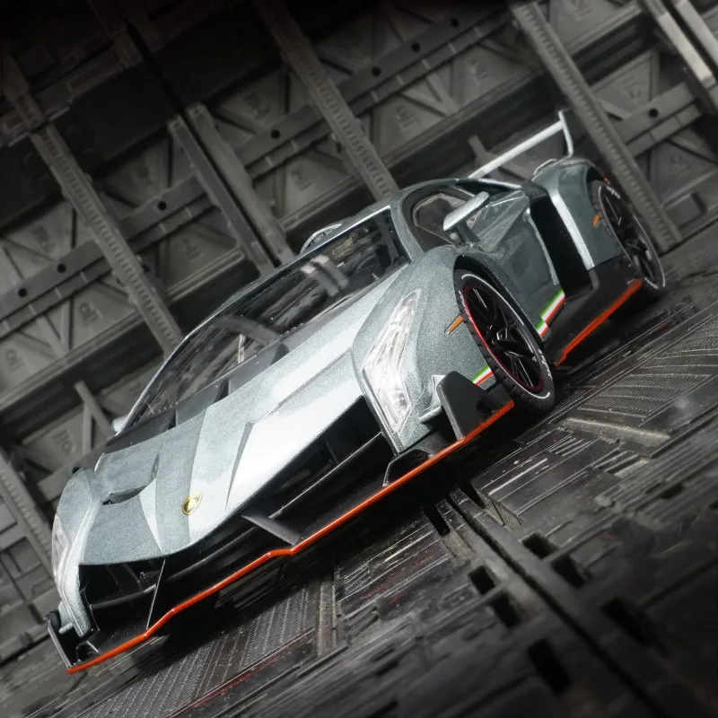 1:24 model mobil Lamborghini Veneno dari bahan alloy, pintu dapat dibuka, cocok untuk koleksi dan dapat diberikan sebagai hadiah ulang tahun kepada teman