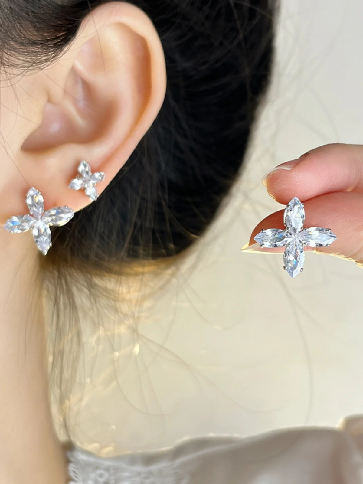 

2024 New Arrival FourLeaf Clover Zircon Earrings Women's Small Delicate Ear Cuffs Fashionable HighEnd Design