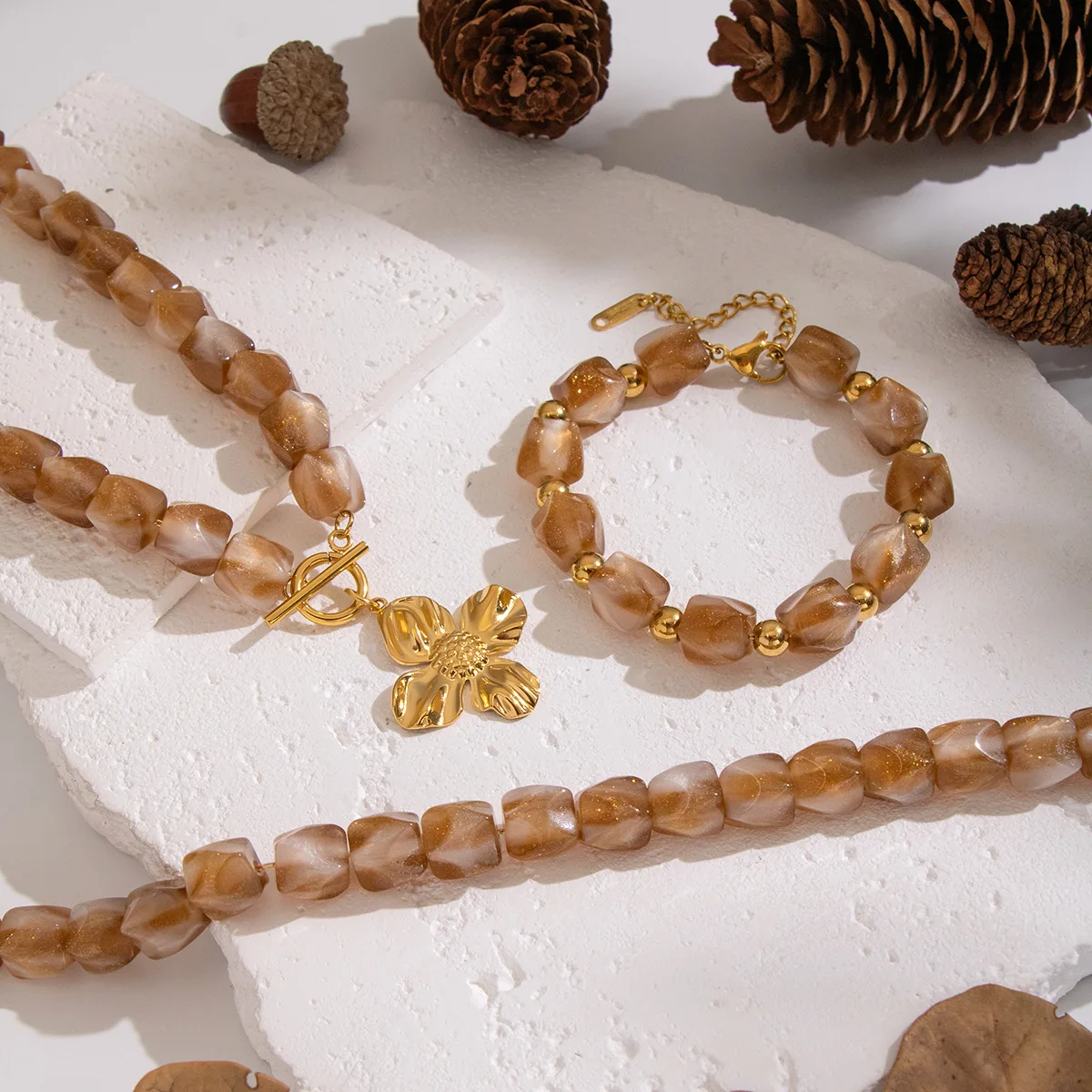 

Designer New Stainless Steel Round Resin Chains Bracelets Necklace for Women Jewelry Set 18K Gold Plated Handmade Waterproof