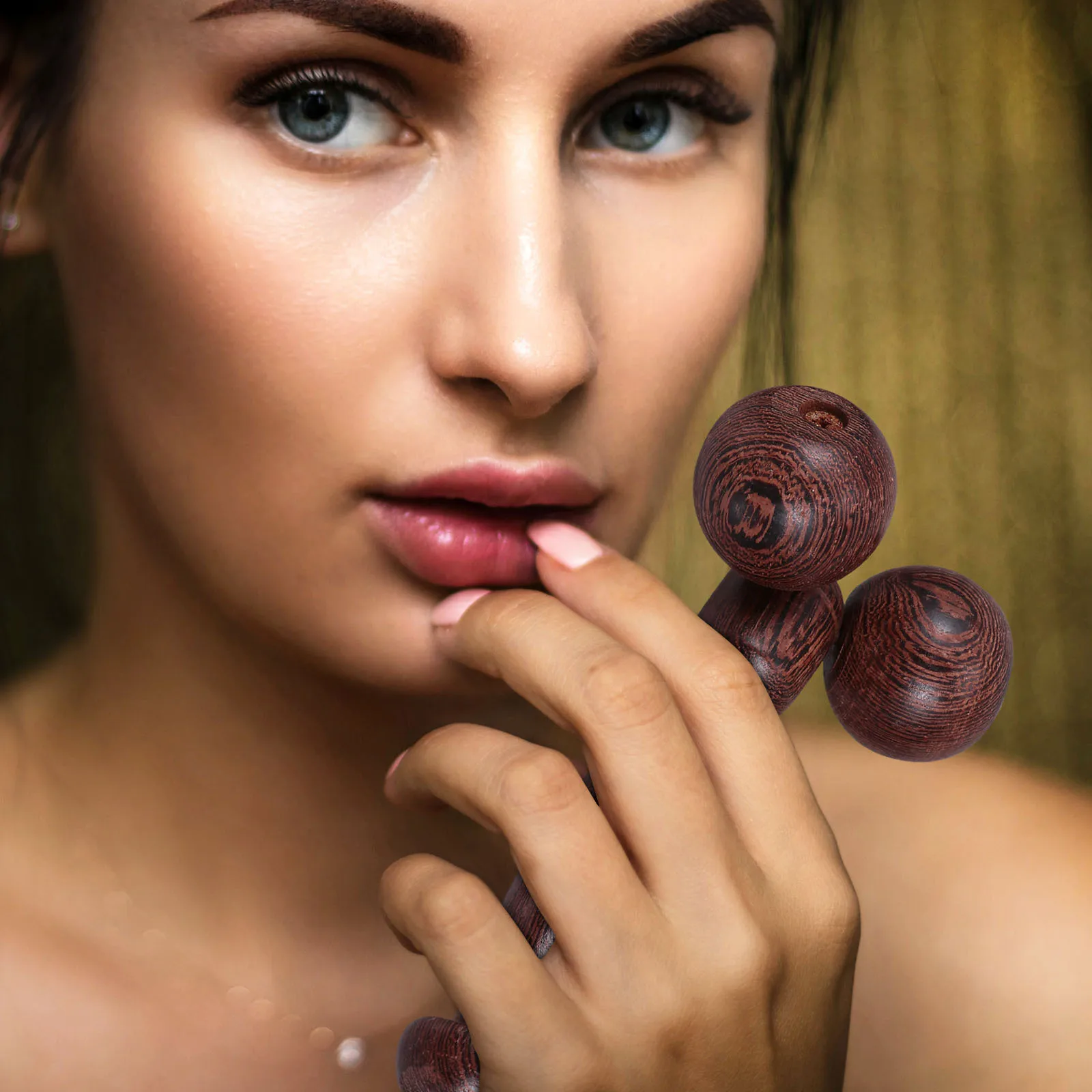 

Portable Wooden Face Massager Ergonomic Design Lifting Tightening Neck Massage Instrument for Smooth Firming Skin