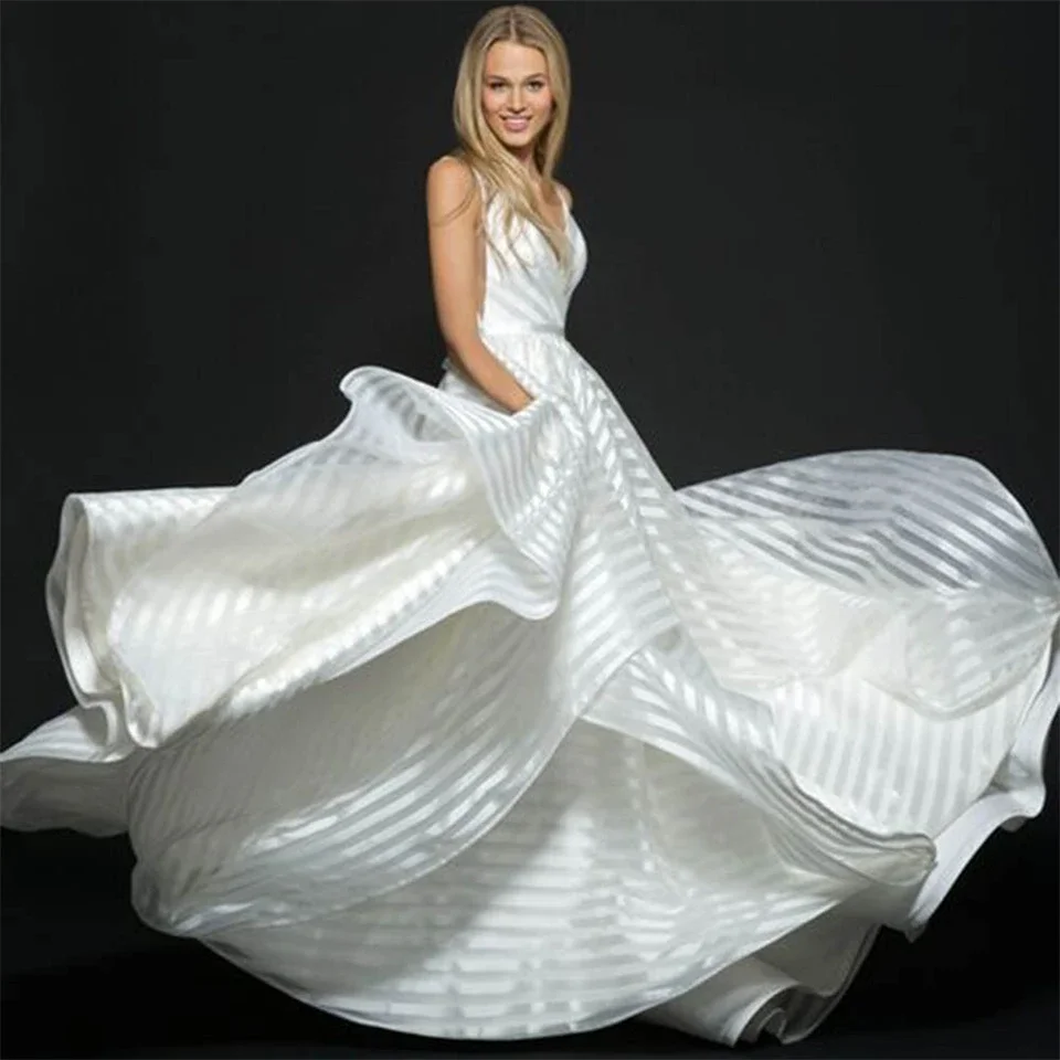 V-Neck Pinstripe Tiered Spaghetti Strap Off Shoulder Wedding Dresses 2024 Backless High Slit Court Train Bridal Gown