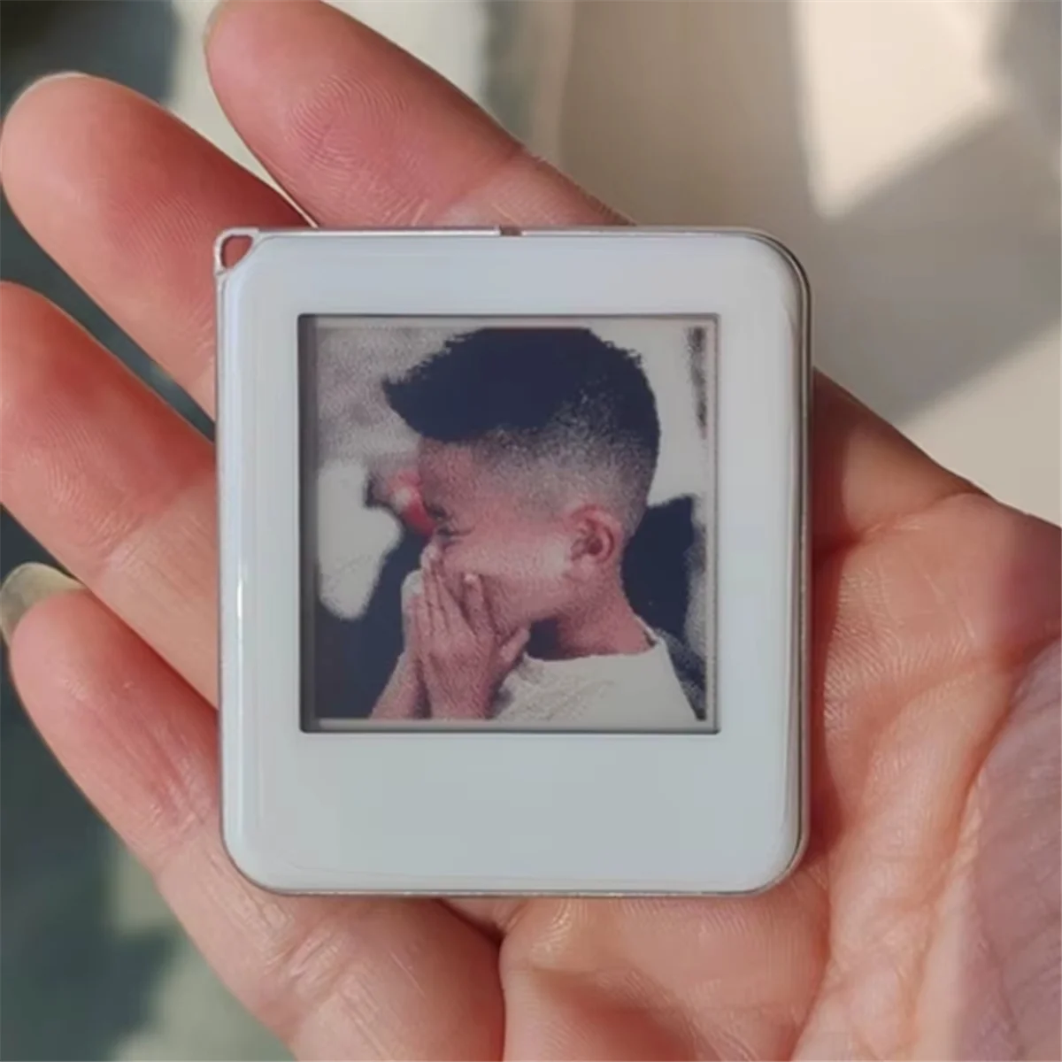 

CLCU NFC Memory Keyring 1.54 Inch Three Color E-Paper Display Screen Image Wireless Transmission Keychain