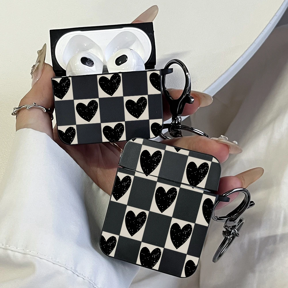 

Retro Checkerboard Black Heart Earphone Case for AirPods Pro2/Pro, AirPods 4, 3,1/2 Stylish Bluetooth Headset Protective Cover