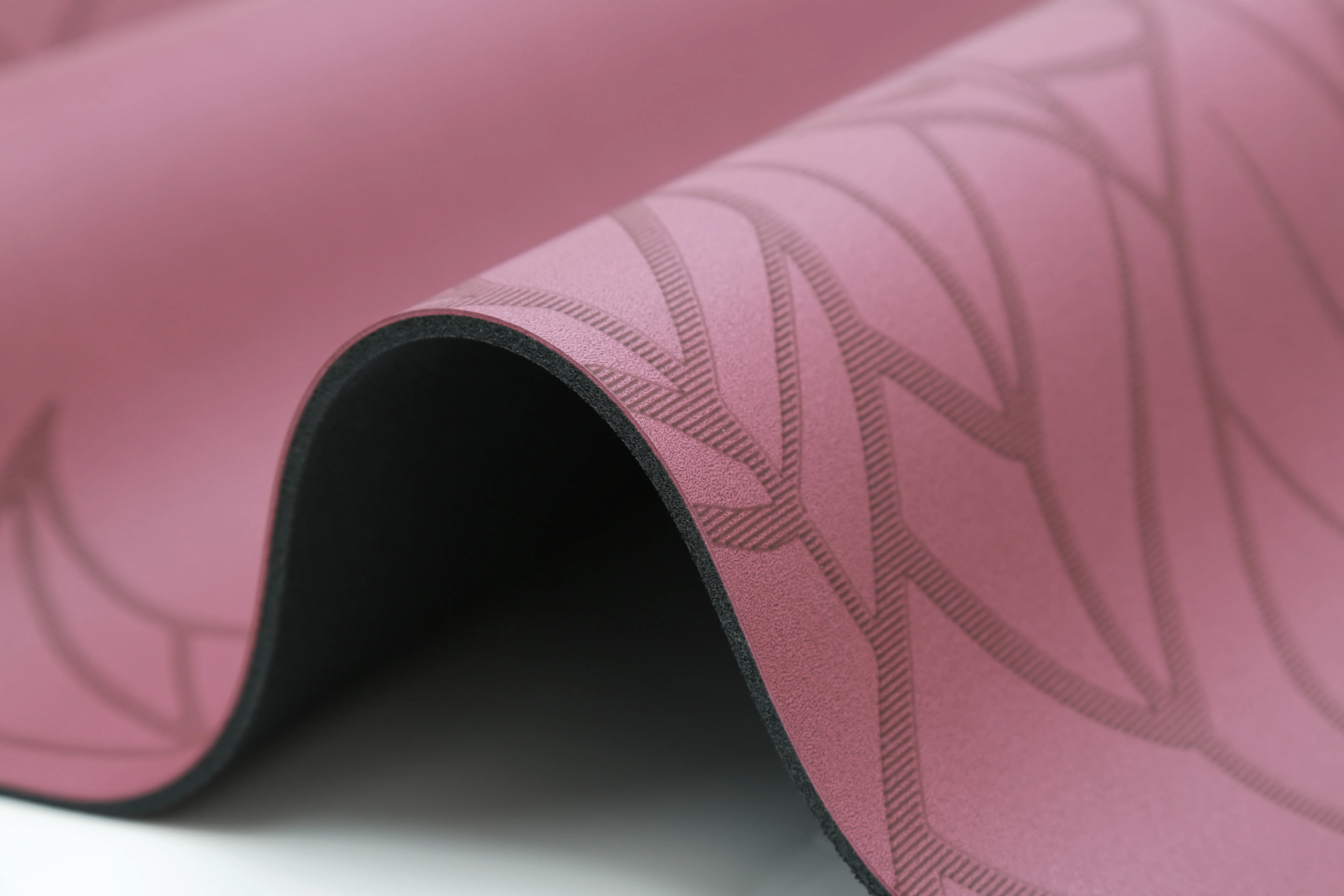 Eco Friendly New Design Pu Rubber Oval Yoga Mat Pilates Fitness Universal Wholesale Custom Curve Pu Yoga Mat