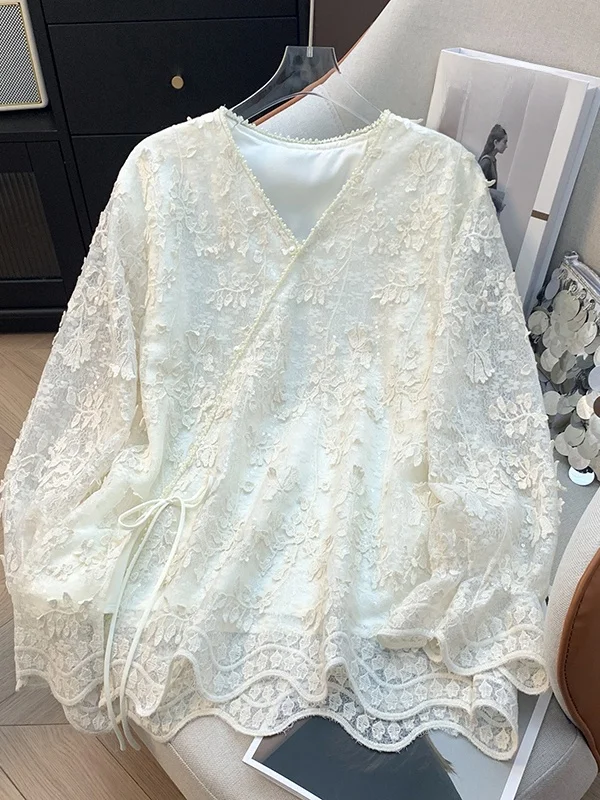 

New Chinese Sle Pearl Trimmed V-Ne Long Sve White Lace irt Embroidered Large Size Women's Overhead Top Autumn Faion