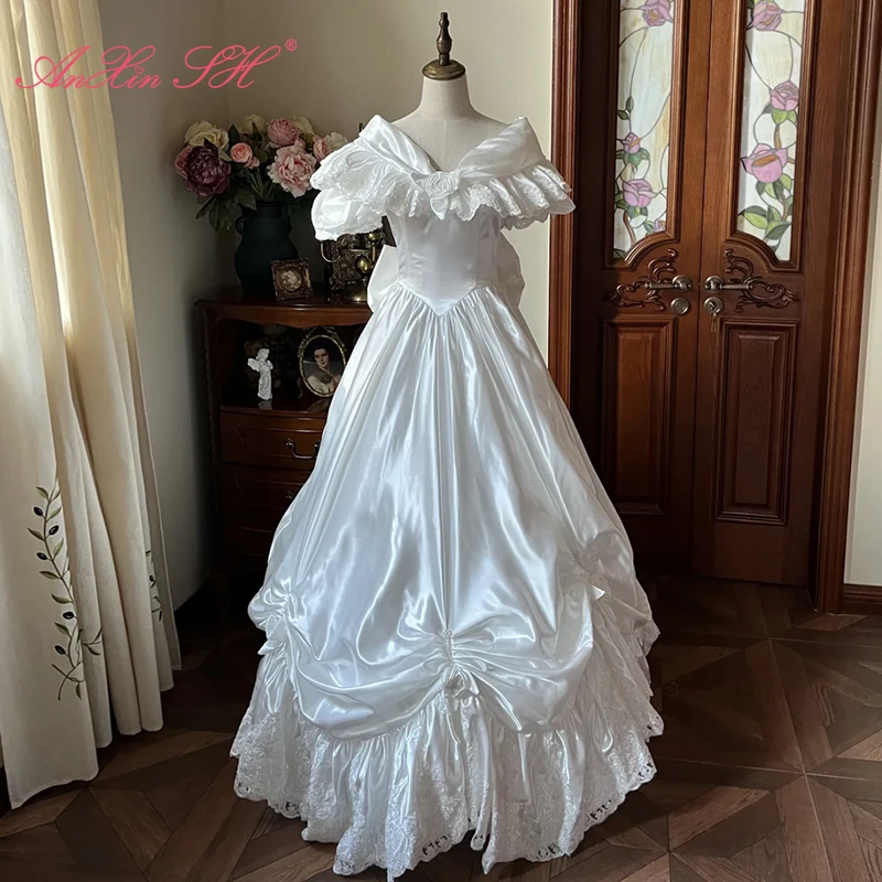 

AnXin SH vintage princess rose flower boat neck white satin ruffles sleeve ball gown big bow Antique customized wedding dress