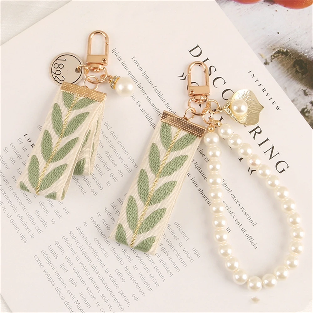 Fashion Leaf Shaped Braided Strap Keychain Pearl Heart Bow Pendant Key Chains Women Bag Charms Ornaments Car Keyring Accessories