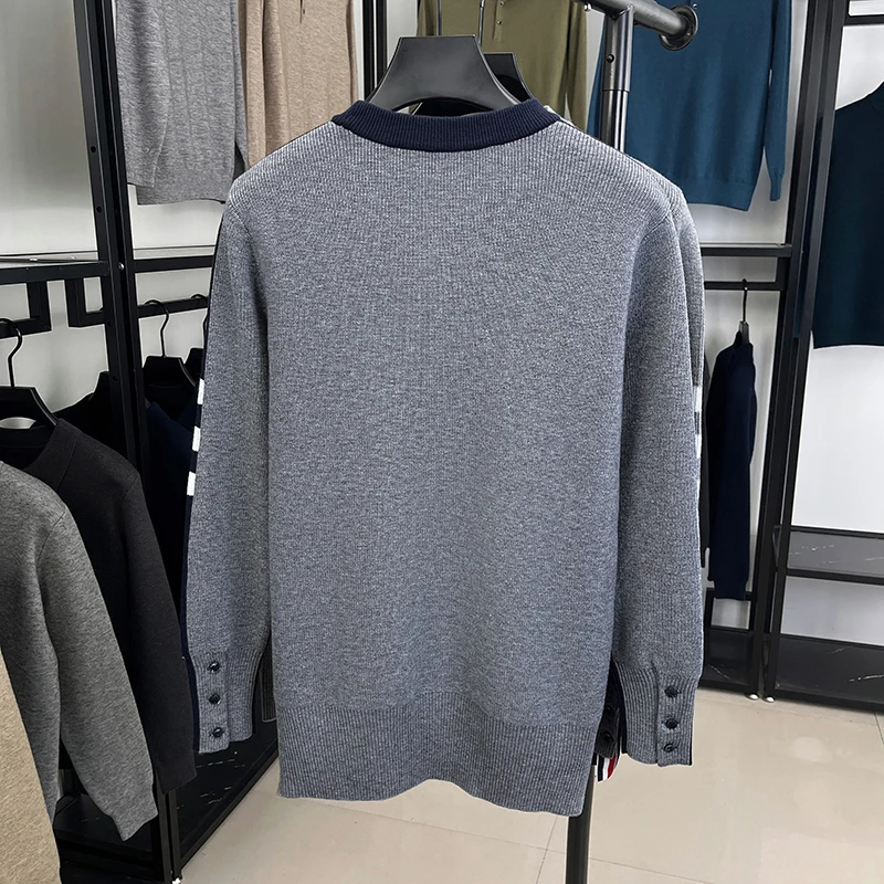 Herren Langarm-Strickpullover mit Rundhalsausschnitt, Gestreiften Ärmeln und Knopfsaum, Fein gestrickt, Business Casual, Herbst-Winter-Oberteil für Männer – Detail 9