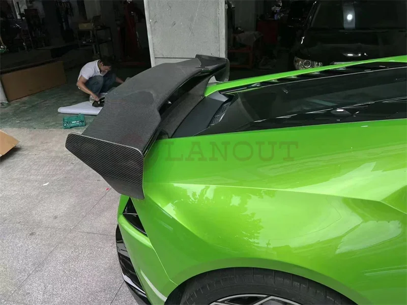 

V-shaped dry carbon fiber forged pattern rear spoiler, suitable for Lamborghini Huracan LP580/LP610