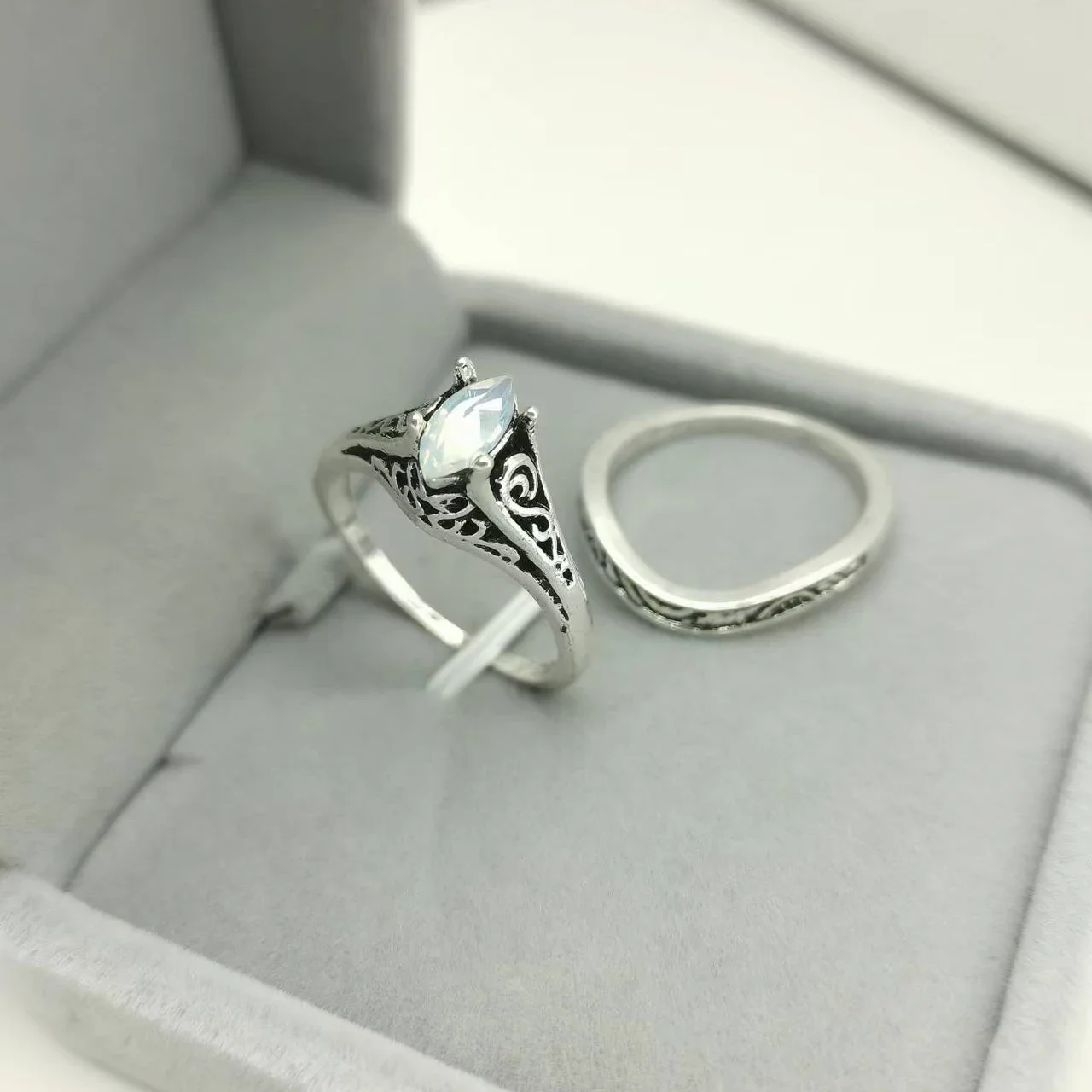New 2-piece set of antique silver plated colored zircon women's fashionable and creative rings