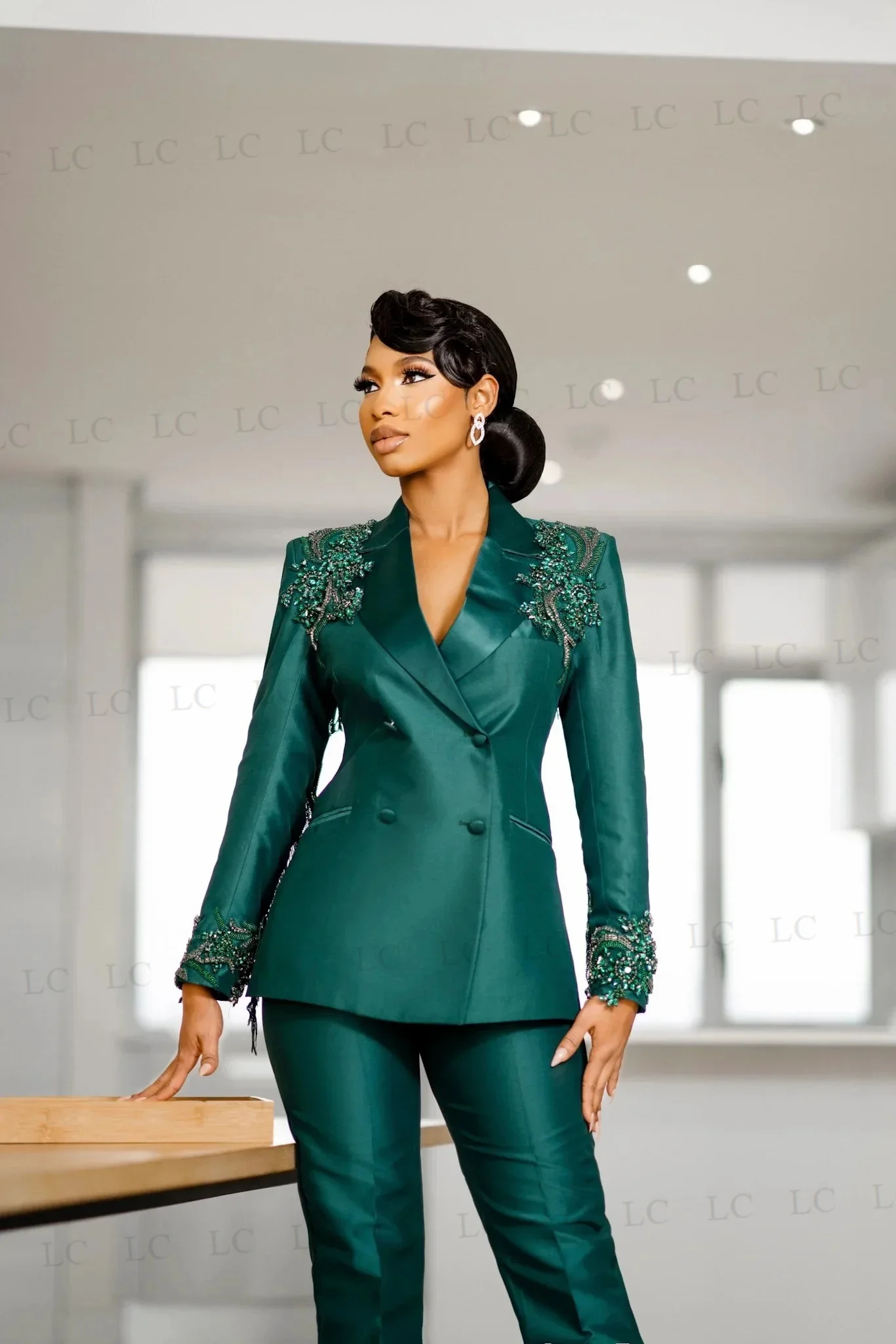 Satin Appliques Dark GreeWomen Suits 2 Pieces Blazer Pants Beads Diamonds Peaked Lapel Plus Size Custom Made Mother Of The Bride