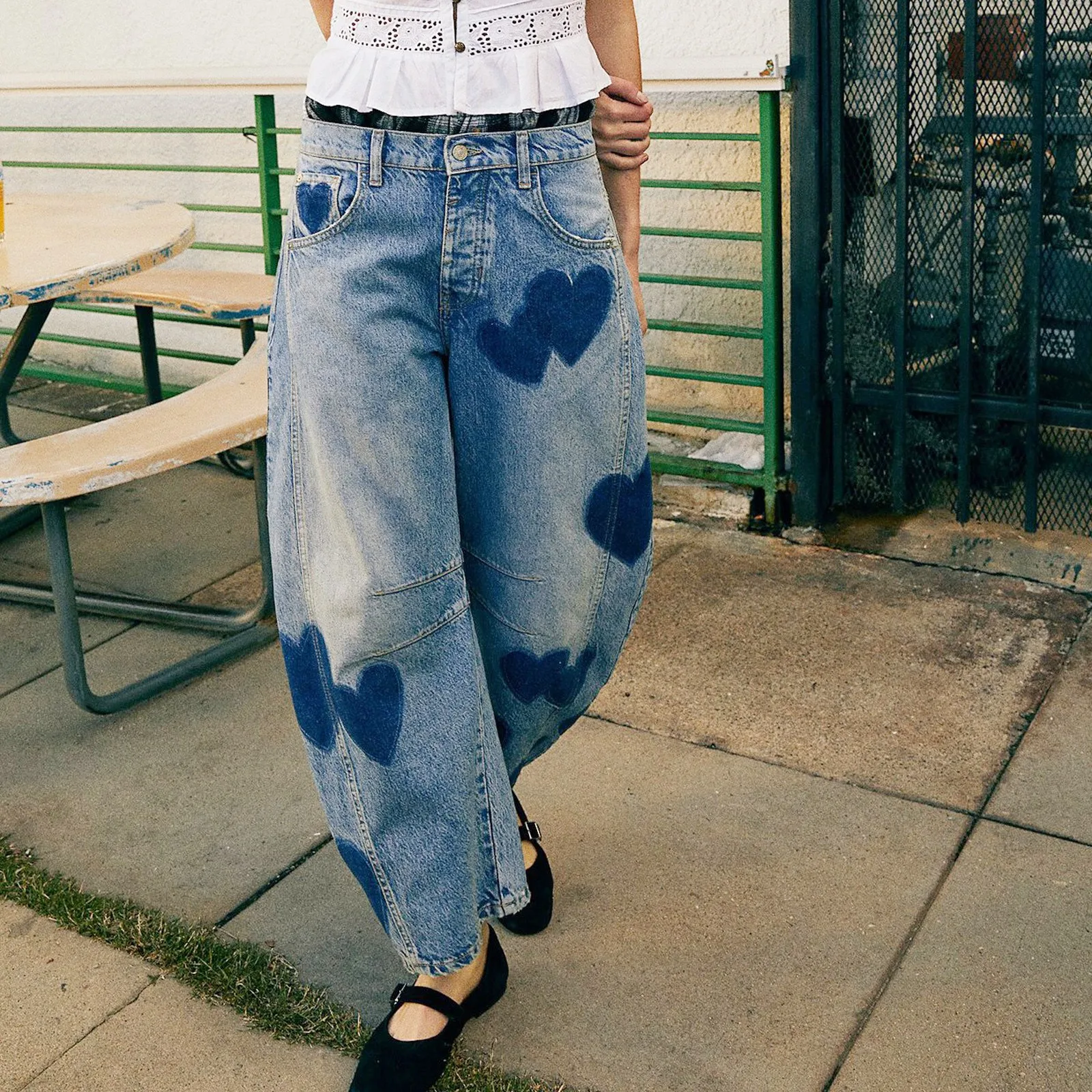 Pantalones vaqueros holgados de pierna ancha y cintura media para mujer, Vaqueros de barril recortados con estampado de corazón a la moda, pierna recta