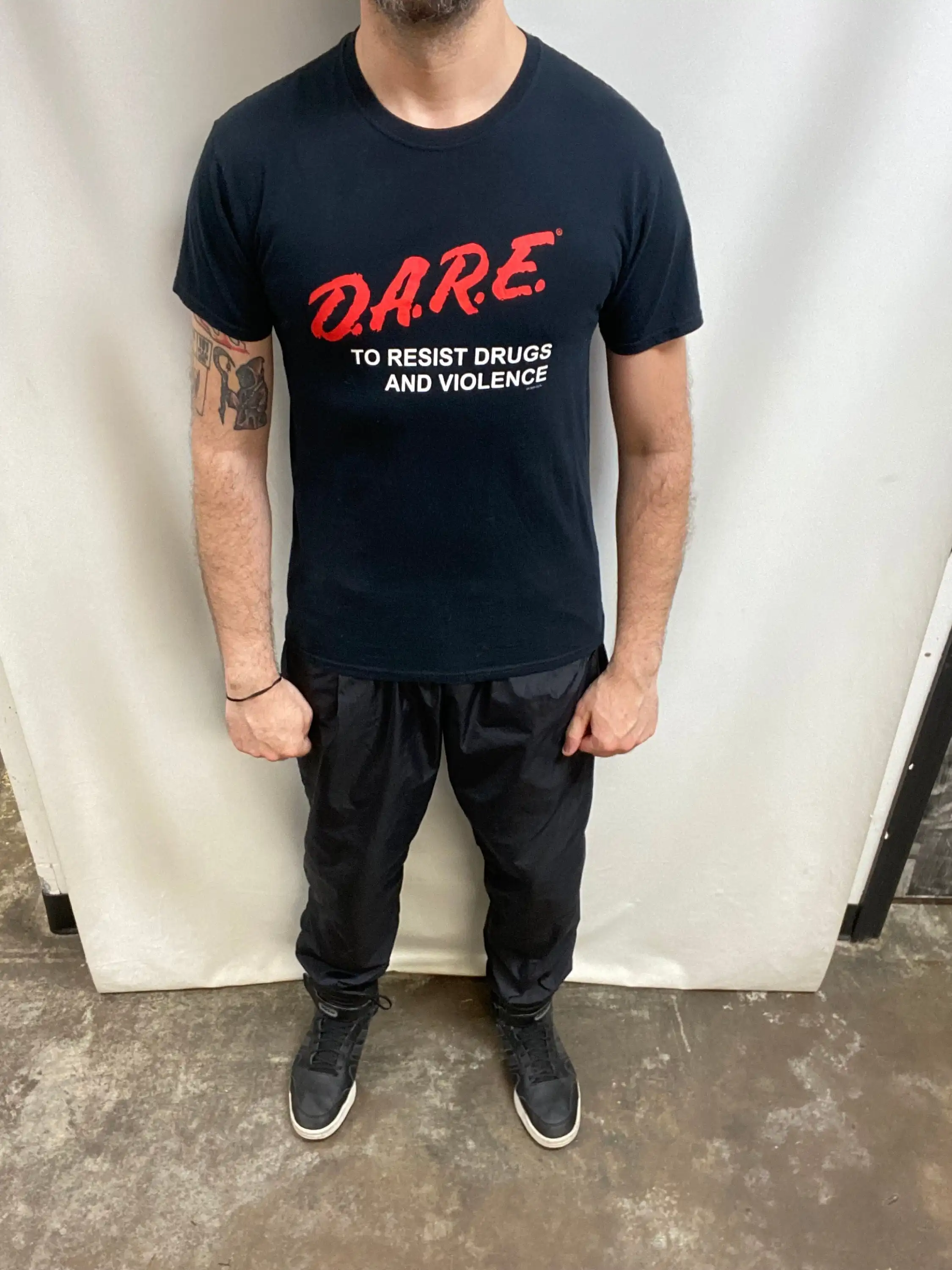 Vintage 90's DARE Black Red Original t shirt Size Medium