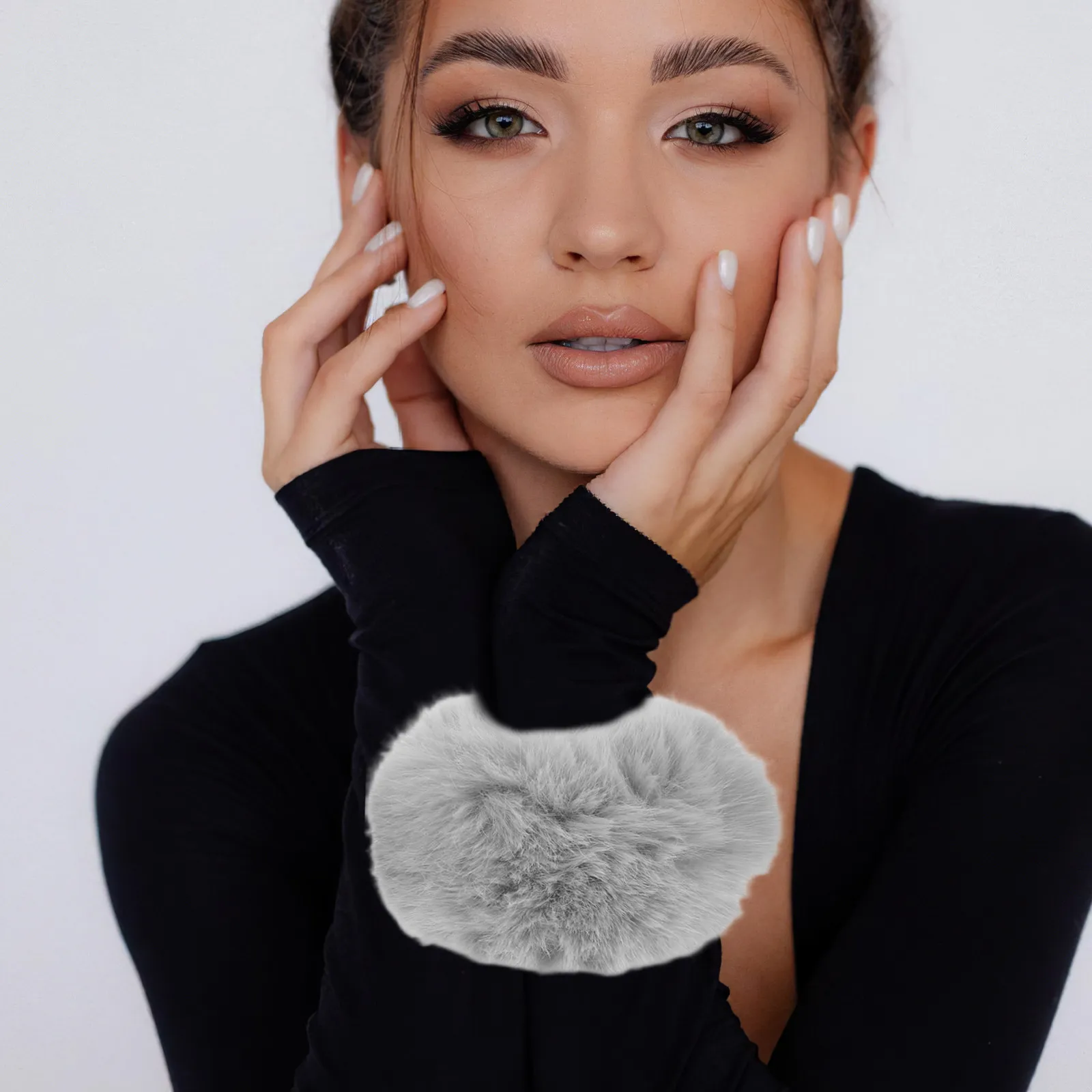 

2Pcs Faux Skin Wrist Warmers Soft Warm Winter Cuffs Windproof Wristbands Women Arm Warmers for Outdoor Use Winter Wrist Cuffs