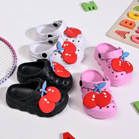 소녀를 위한 귀여운 큰 체리 매력이 있는 캐주얼 통기성 나막신, 미끄럼 방지 비치 샌들, 해변용 미끄럼 방지 정원 나막신 신발